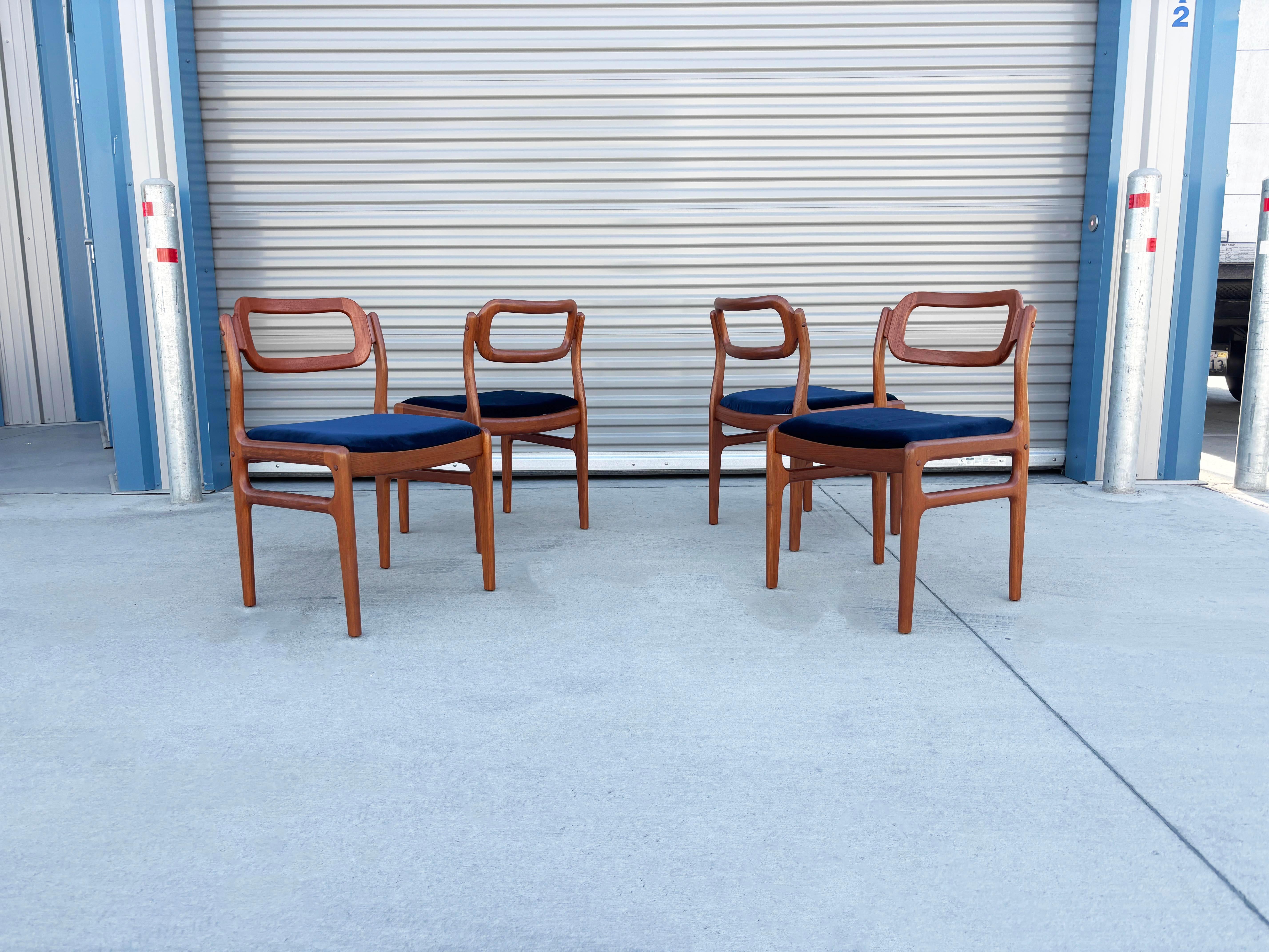 1960s Danish Modern Teak Dining Chairs by Johannes Andersen - Set of 6 For Sale 1