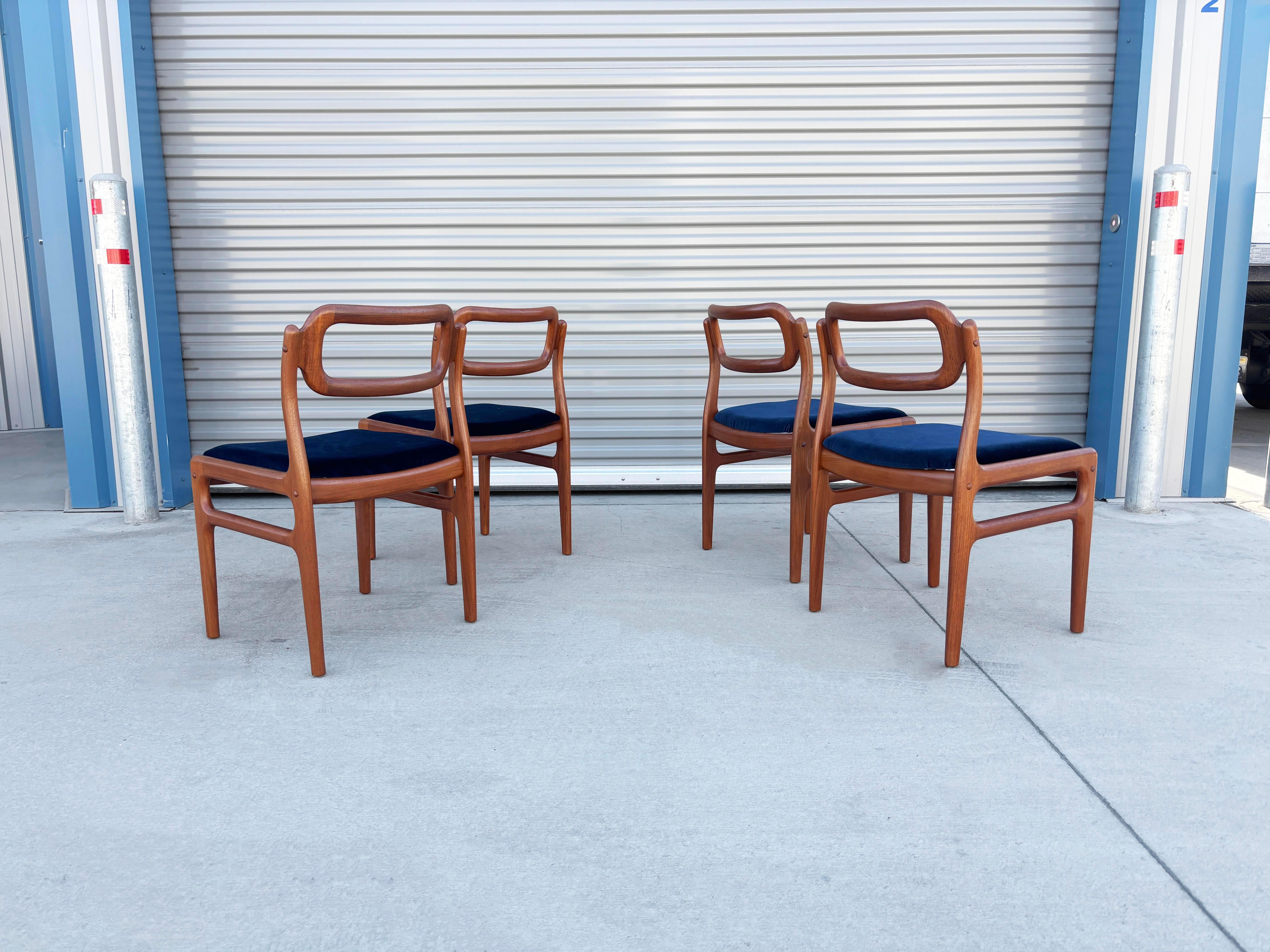 1960s Danish Modern Teak Dining Chairs by Johannes Andersen - Set of 6 For Sale 2