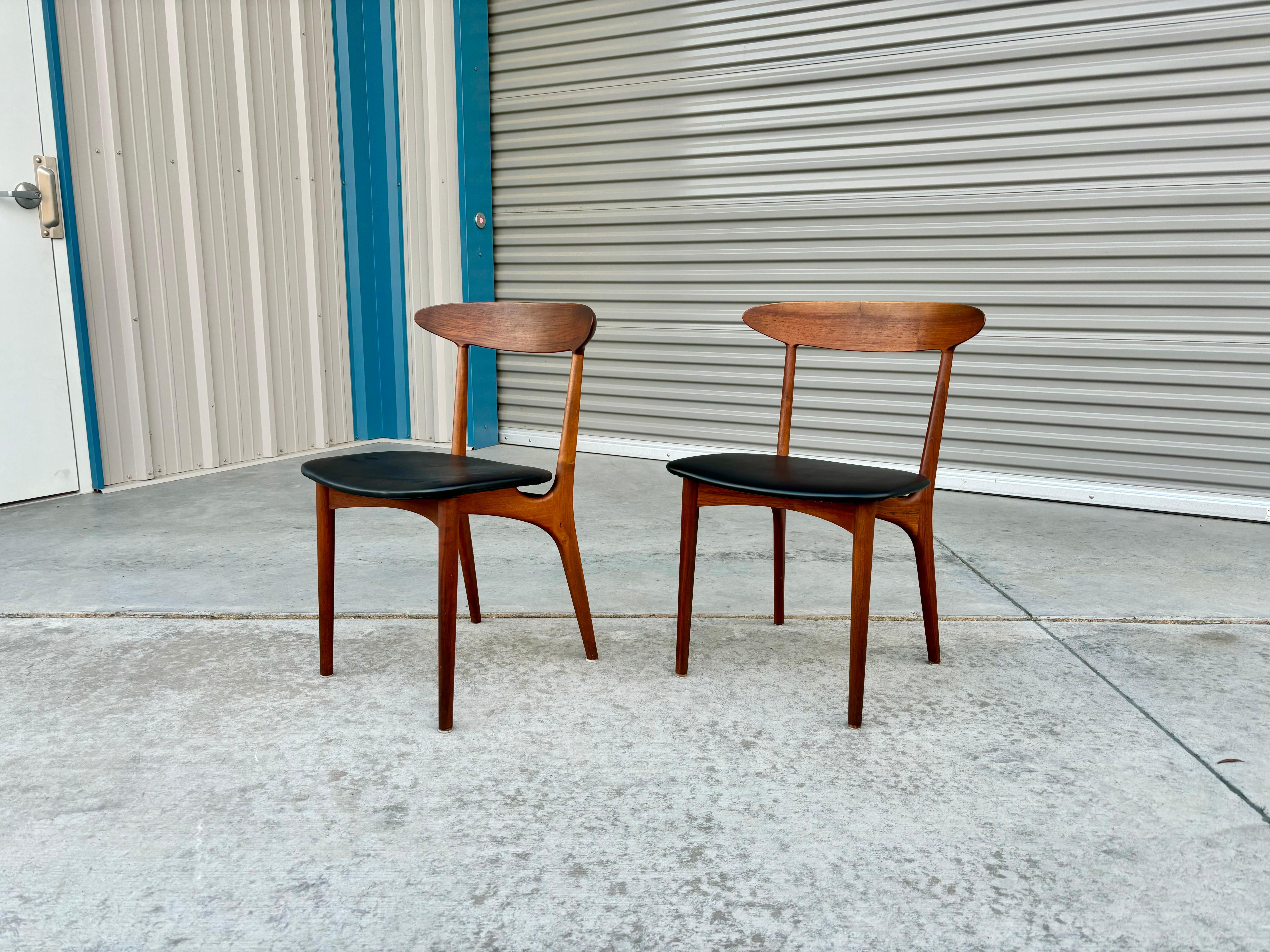 Cuir Chaises de salle à manger danoises modernes en teck des années 1960 par Kurt Ostervig pour Brande Møbelindustri en vente