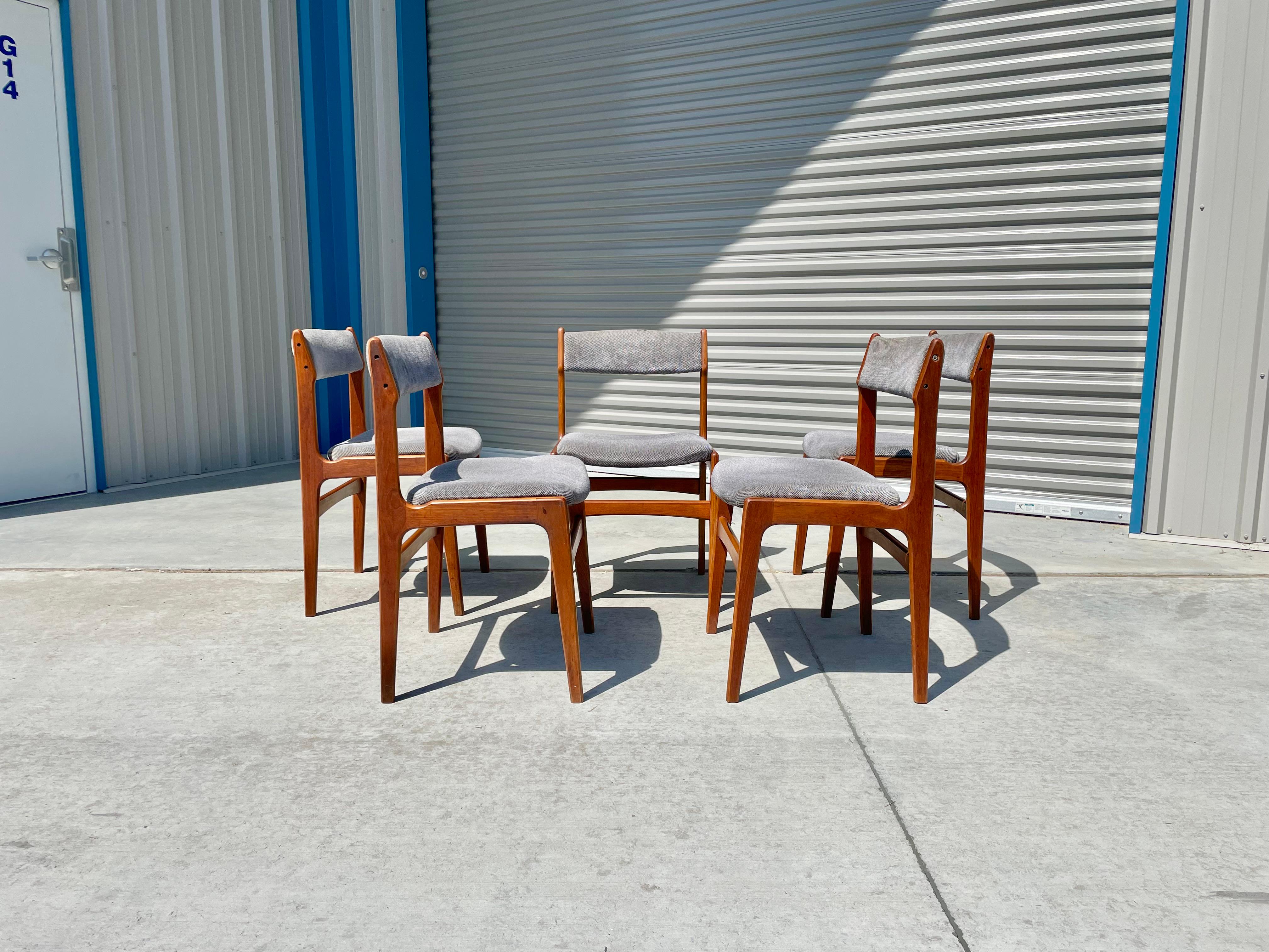 1960s Danish Modern Teak Dining Chairs - Set of 6 (Chaises de salle à manger danoises modernes en teck) Bon état - En vente à North Hollywood, CA