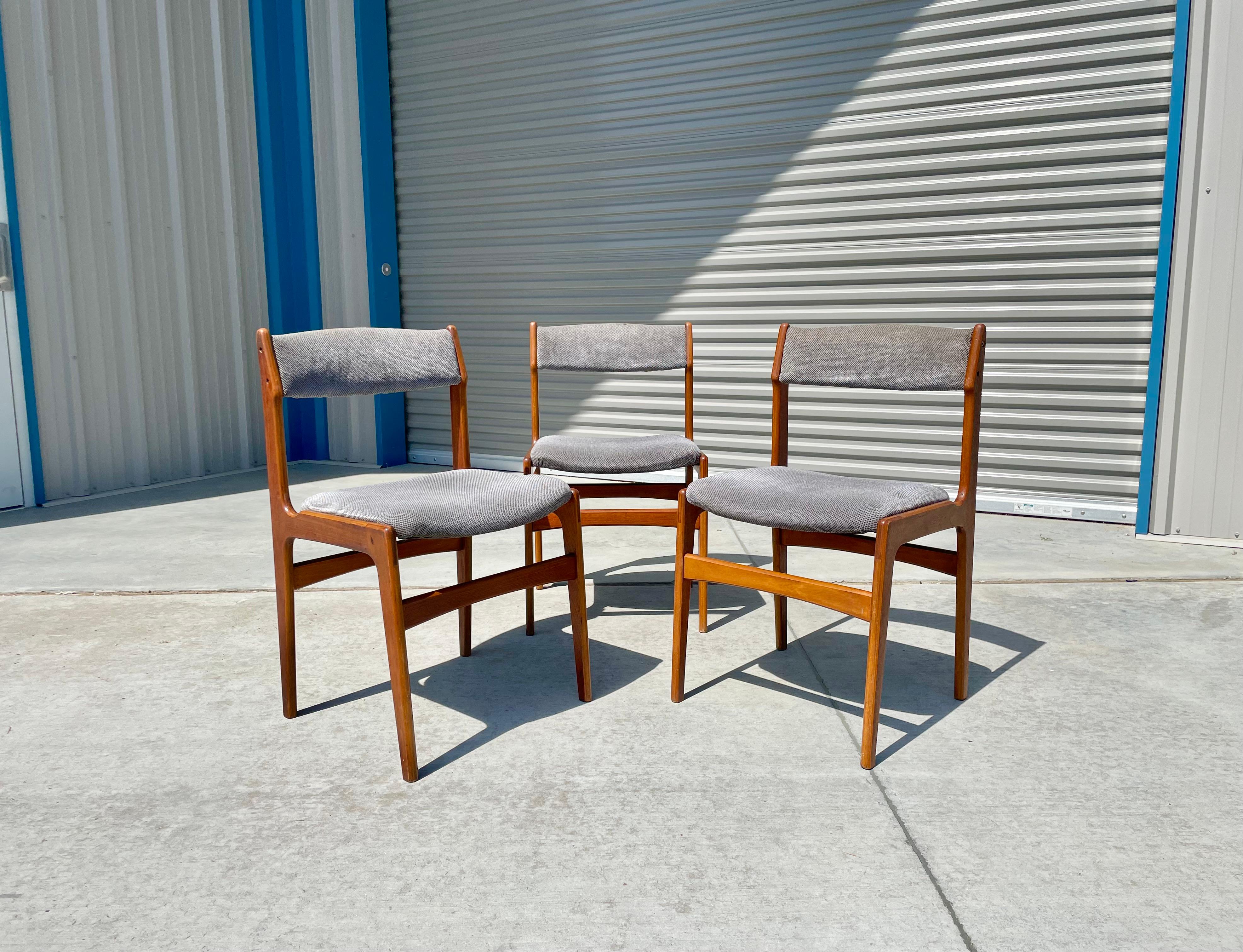 Milieu du XXe siècle 1960s Danish Modern Teak Dining Chairs - Set of 6 (Chaises de salle à manger danoises modernes en teck) en vente