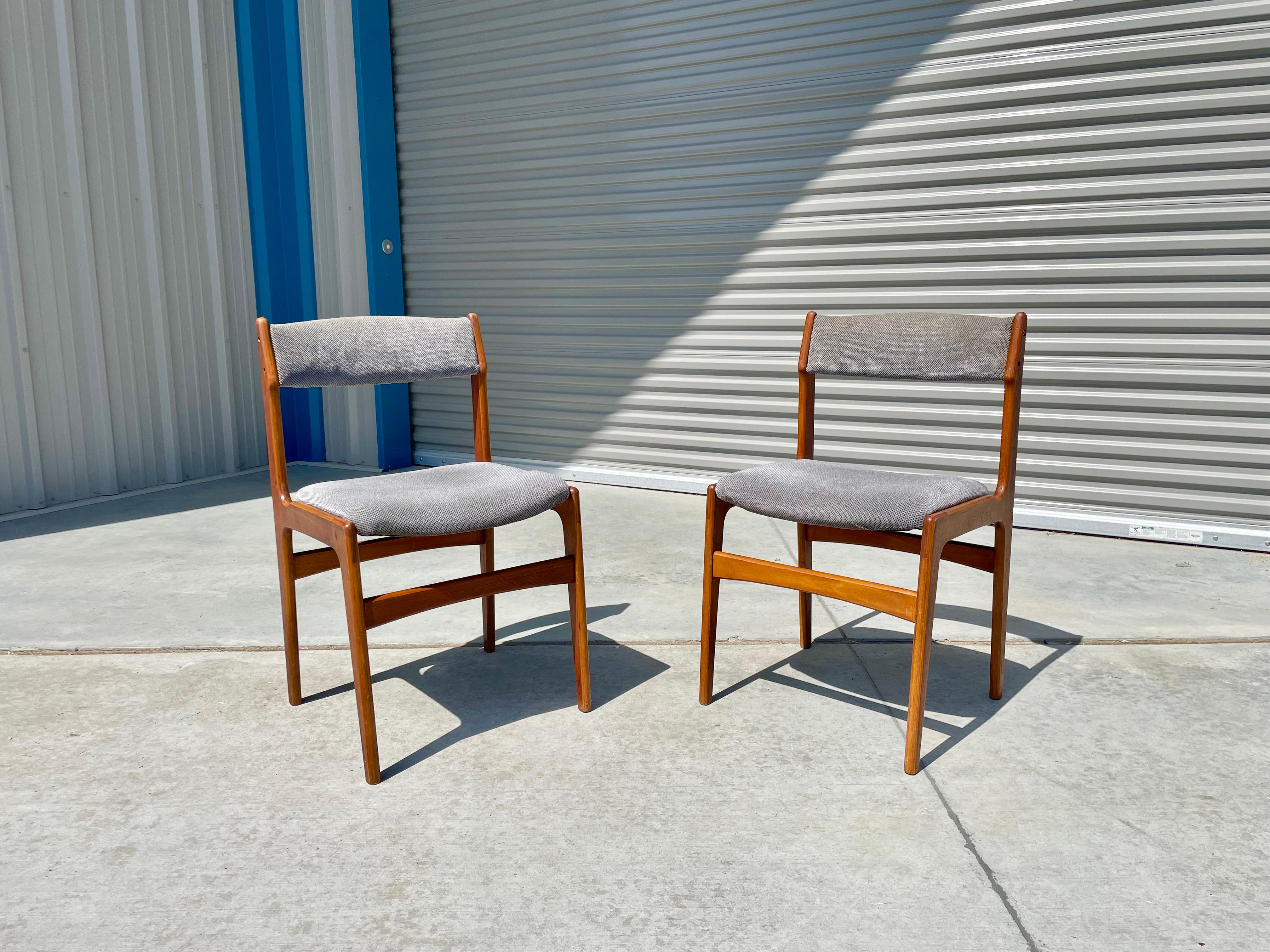 Tissu 1960s Danish Modern Teak Dining Chairs - Set of 6 (Chaises de salle à manger danoises modernes en teck) en vente
