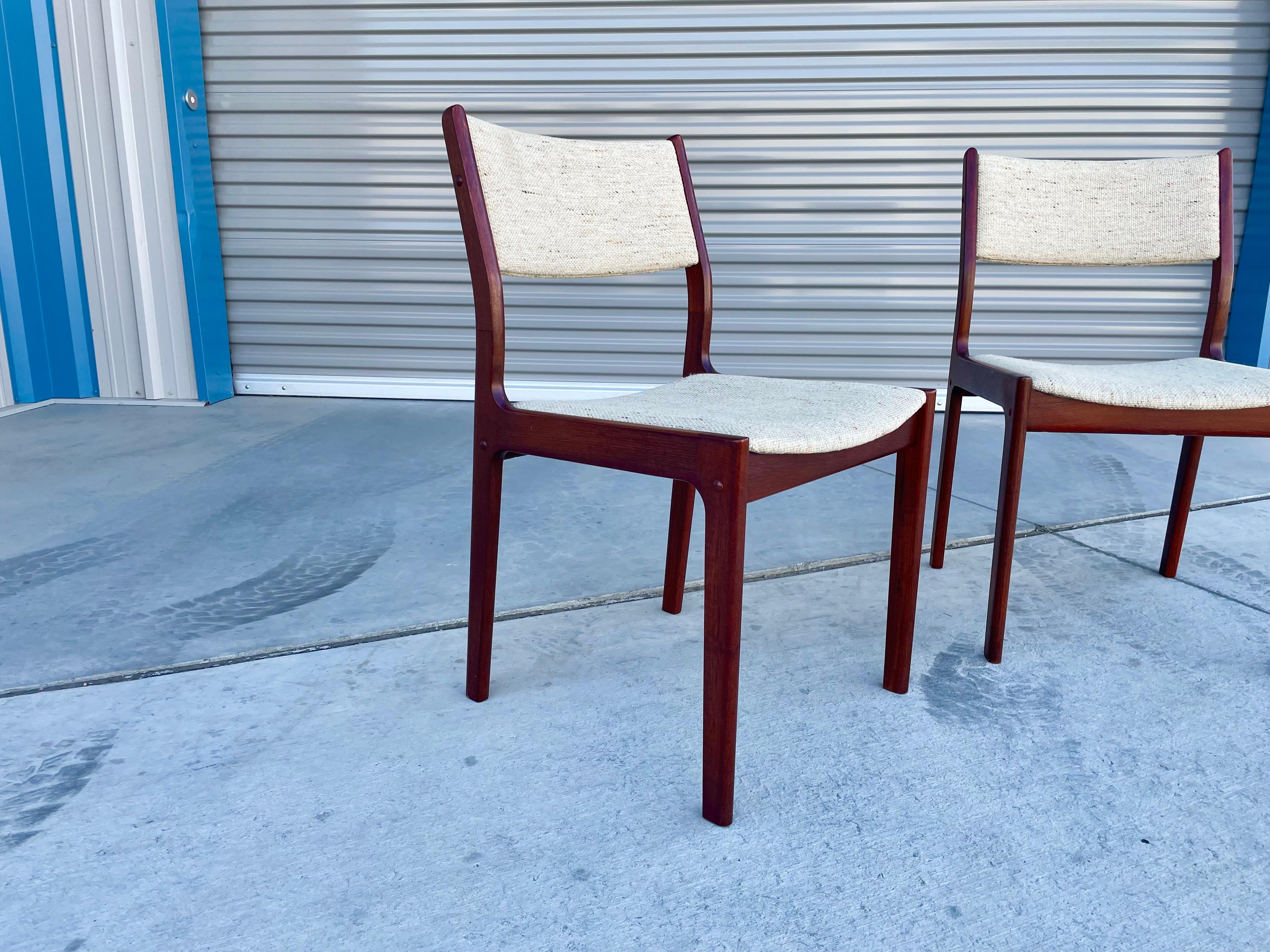 Tissu 1960s Danish Modern Teak Dining Chairs - Set of 6 (Chaises de salle à manger danoises modernes en teck) en vente
