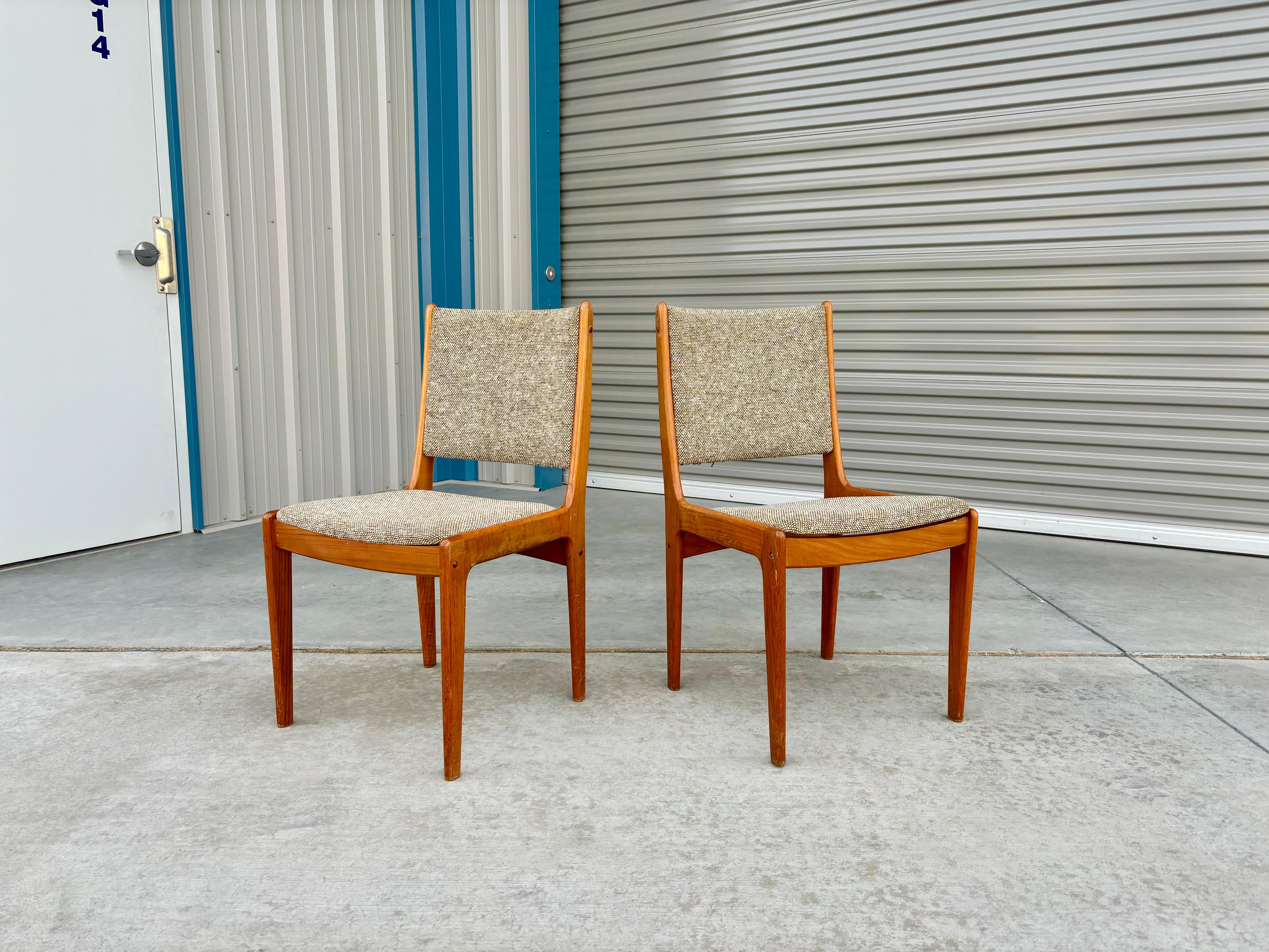 1960s Danish Modern Teak Dining Chairs- Set of 7 en vente 1