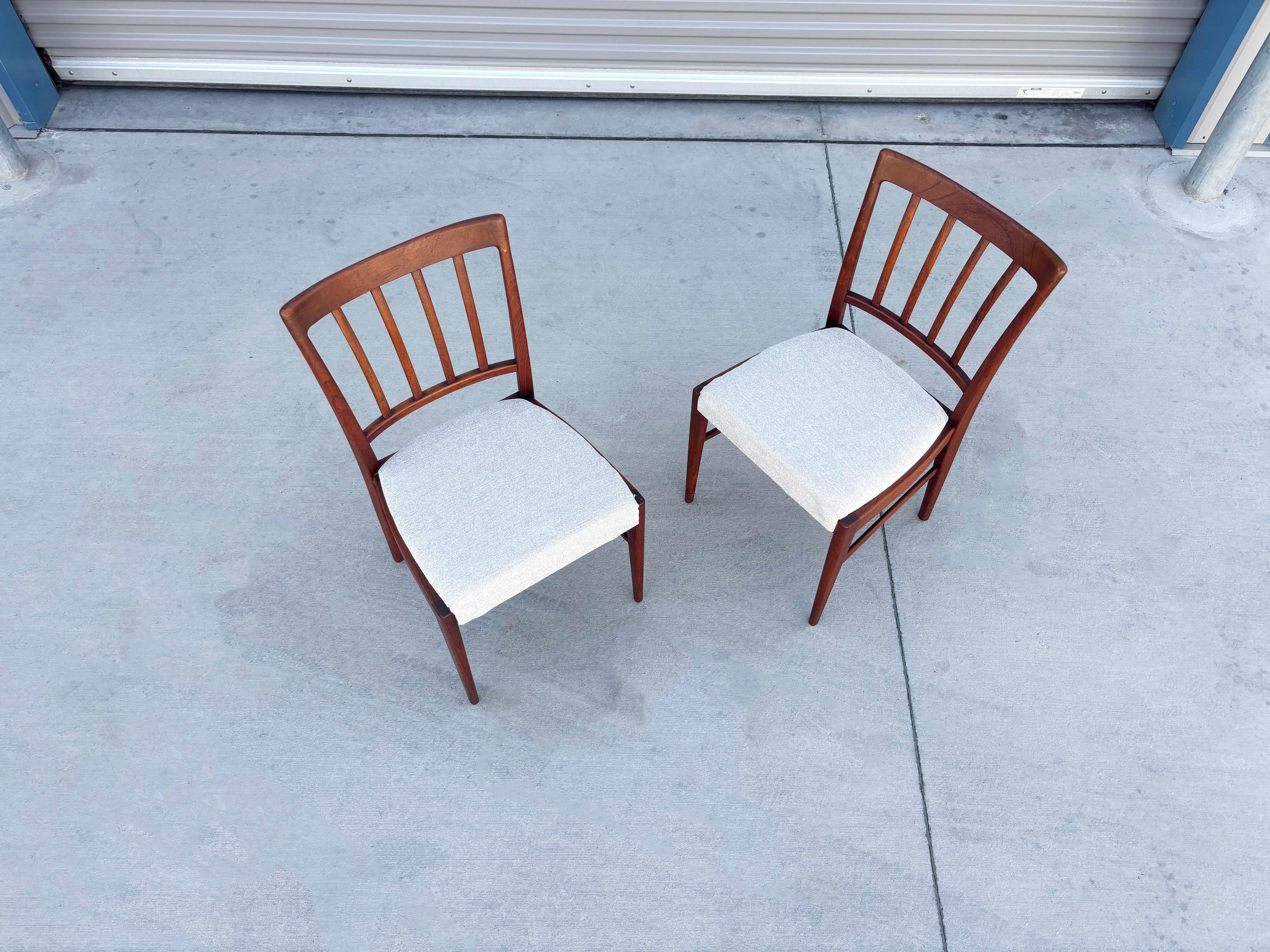 Set di 8 sedie da pranzo in teak moderno danese del 1960 in vendita 3