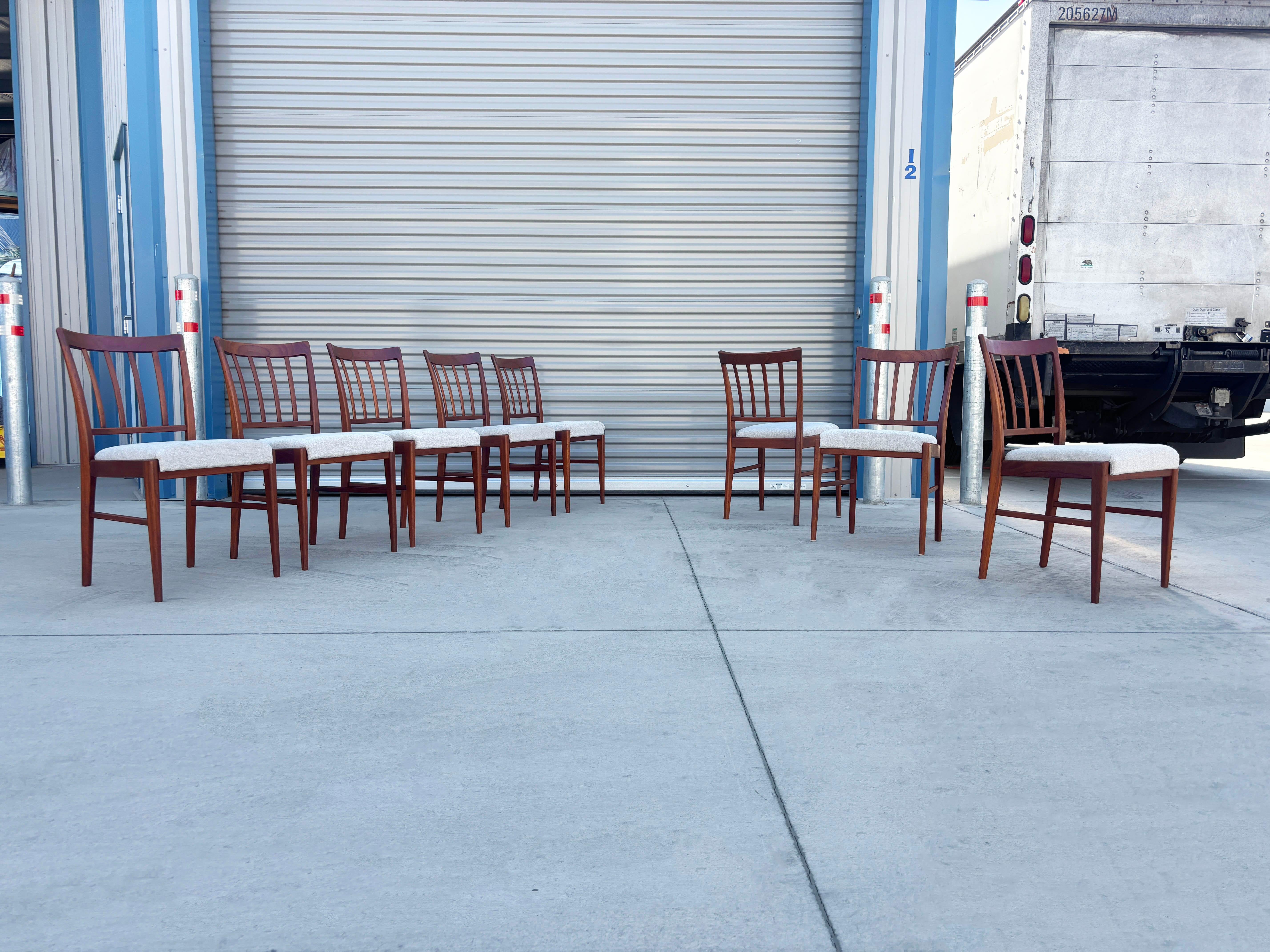 Mid-Century moderno Set di 8 sedie da pranzo in teak moderno danese del 1960 in vendita