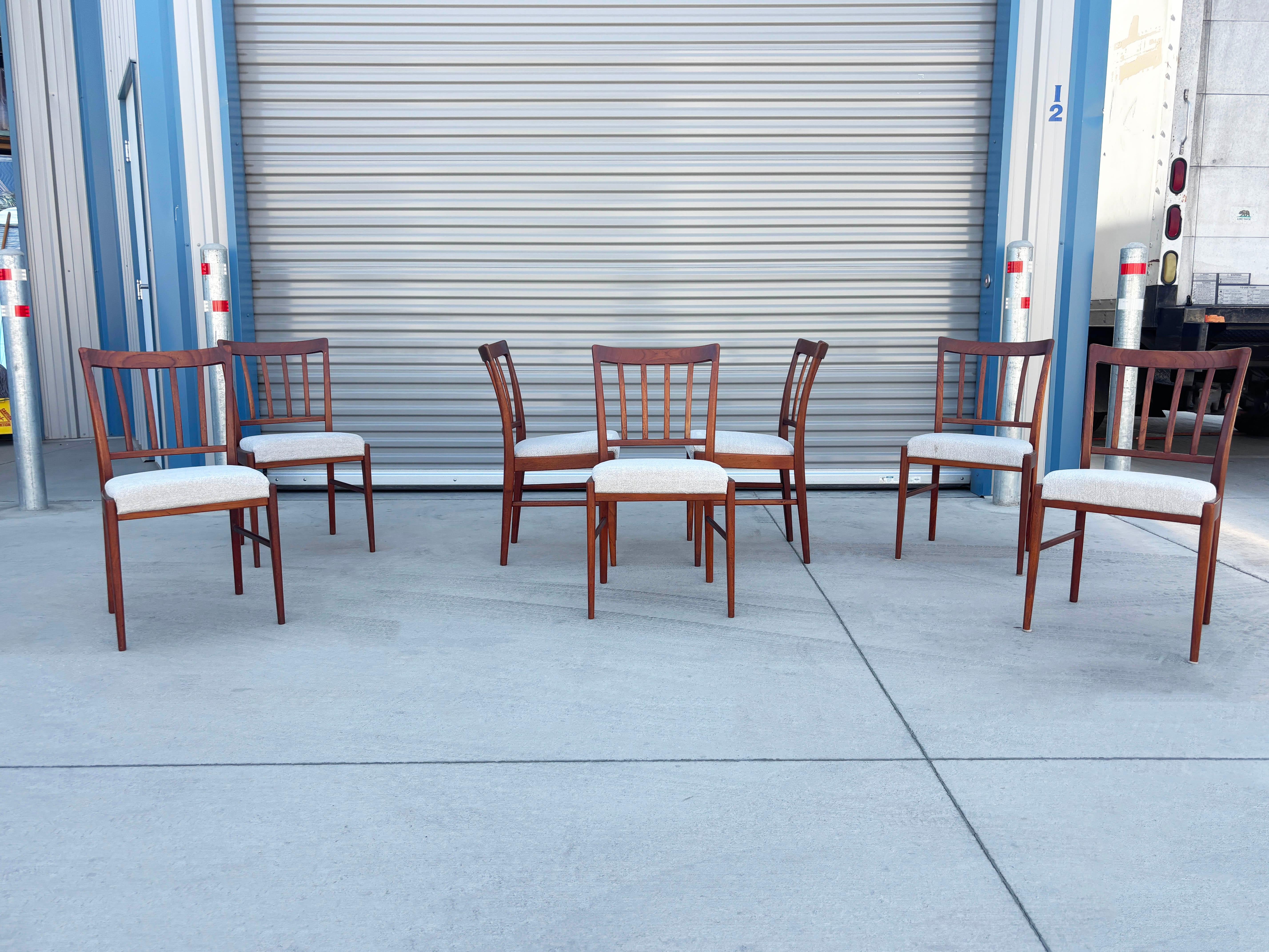 Set di 8 sedie da pranzo in teak moderno danese del 1960 In condizioni buone in vendita a North Hollywood, CA