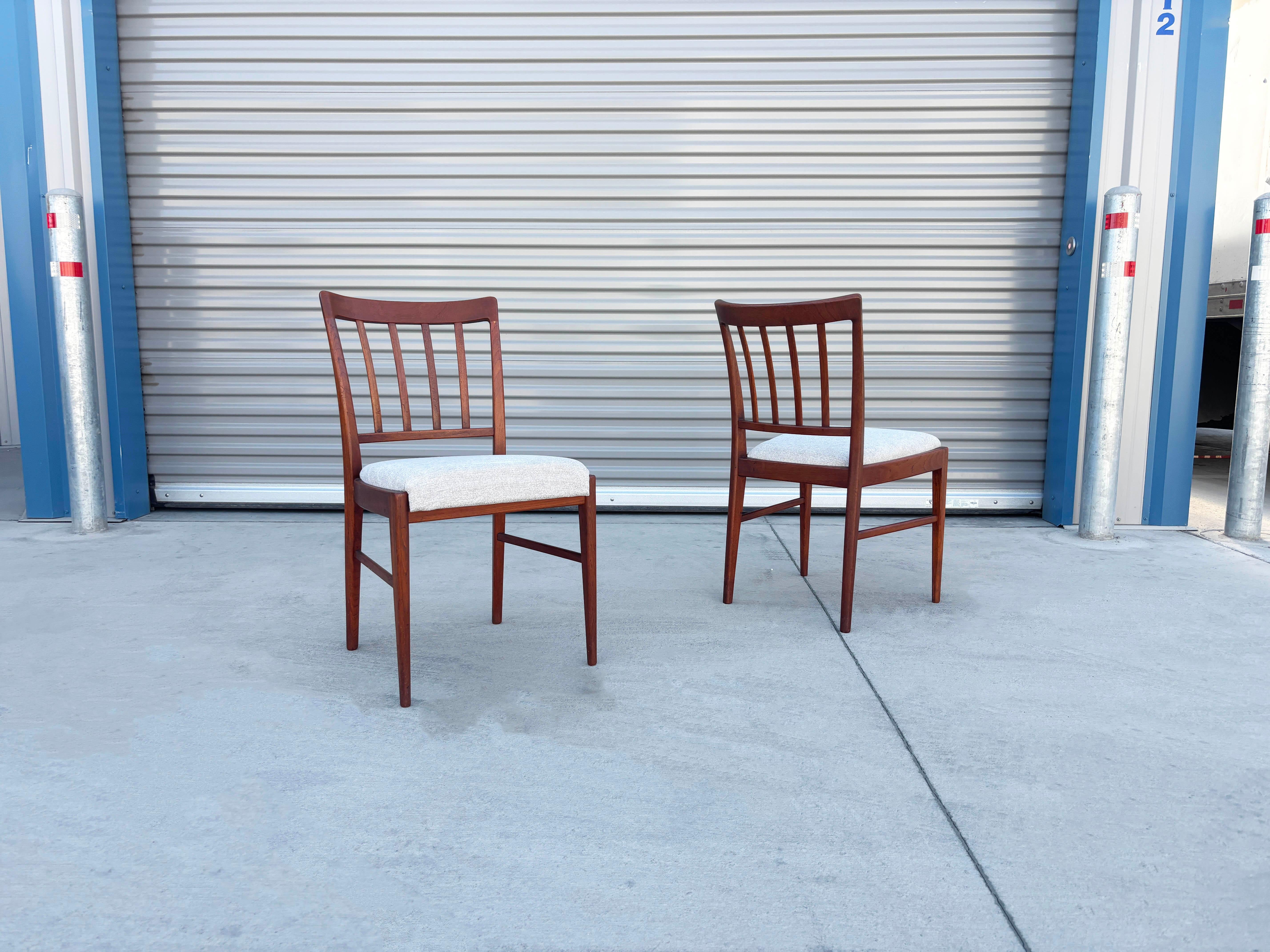 Set di 8 sedie da pranzo in teak moderno danese del 1960 in vendita 2