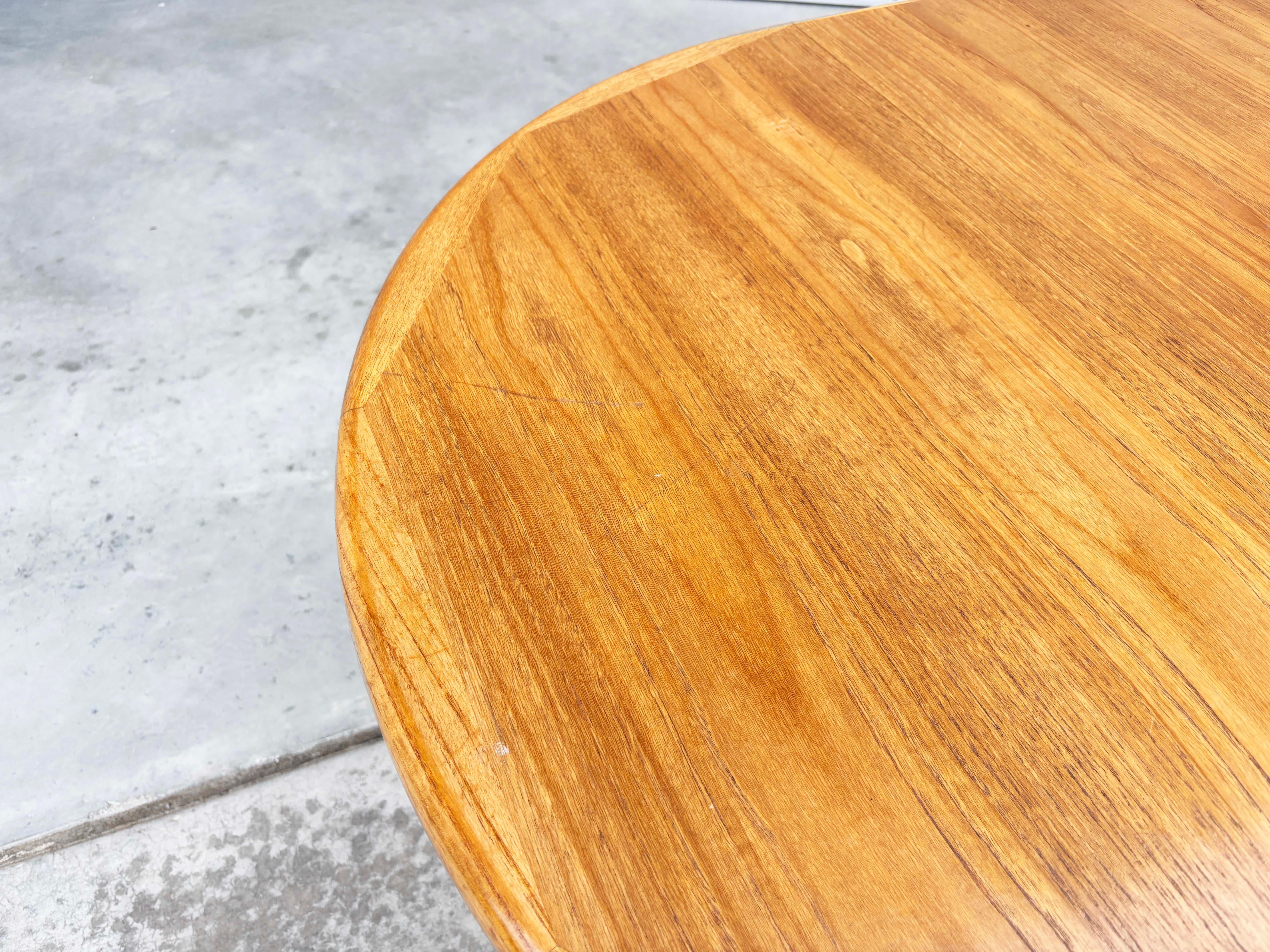 1960s Danish Modern Teak Dining Table en vente 7