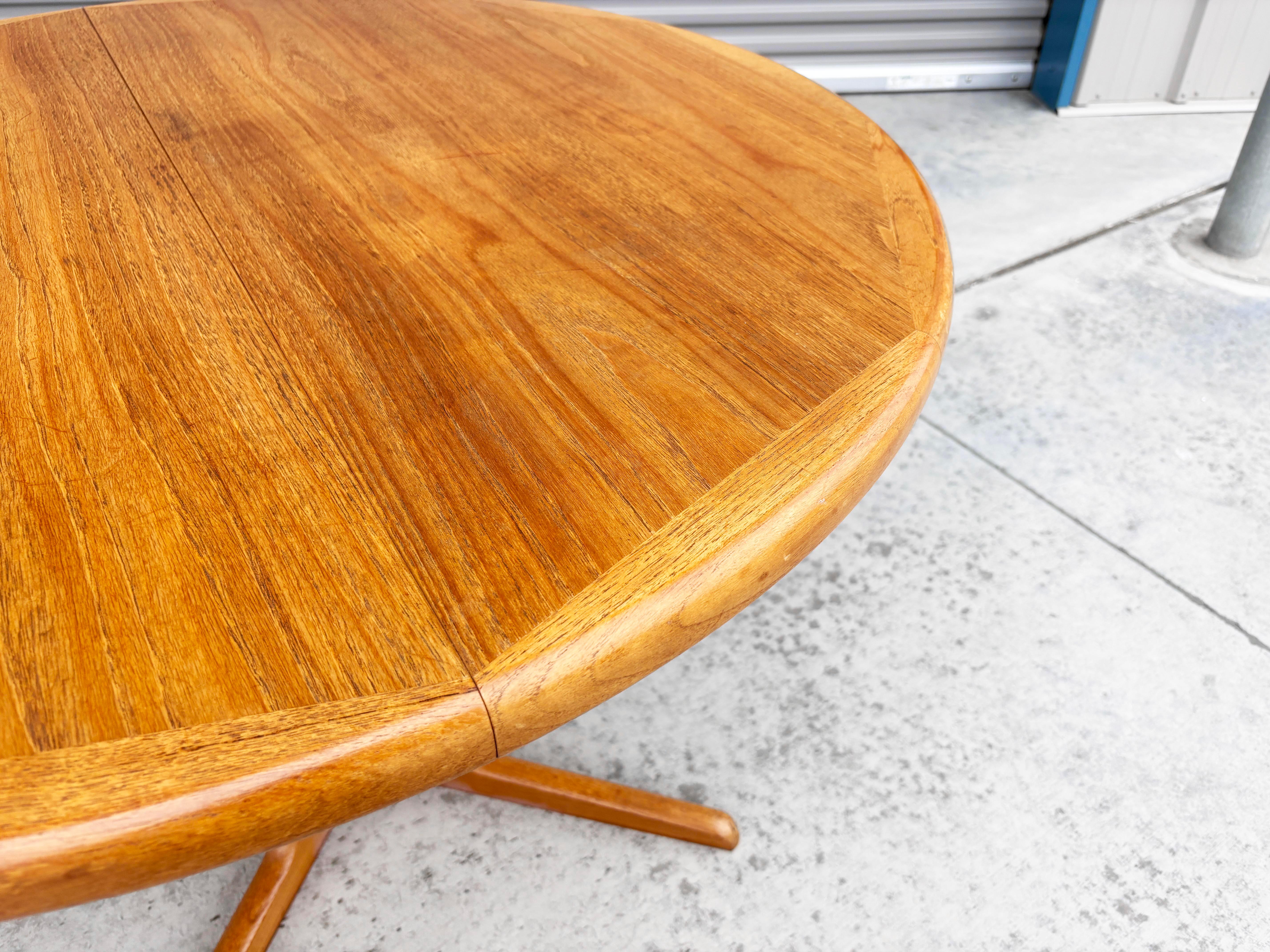 Milieu du XXe siècle 1960s Danish Modern Teak Dining Table en vente