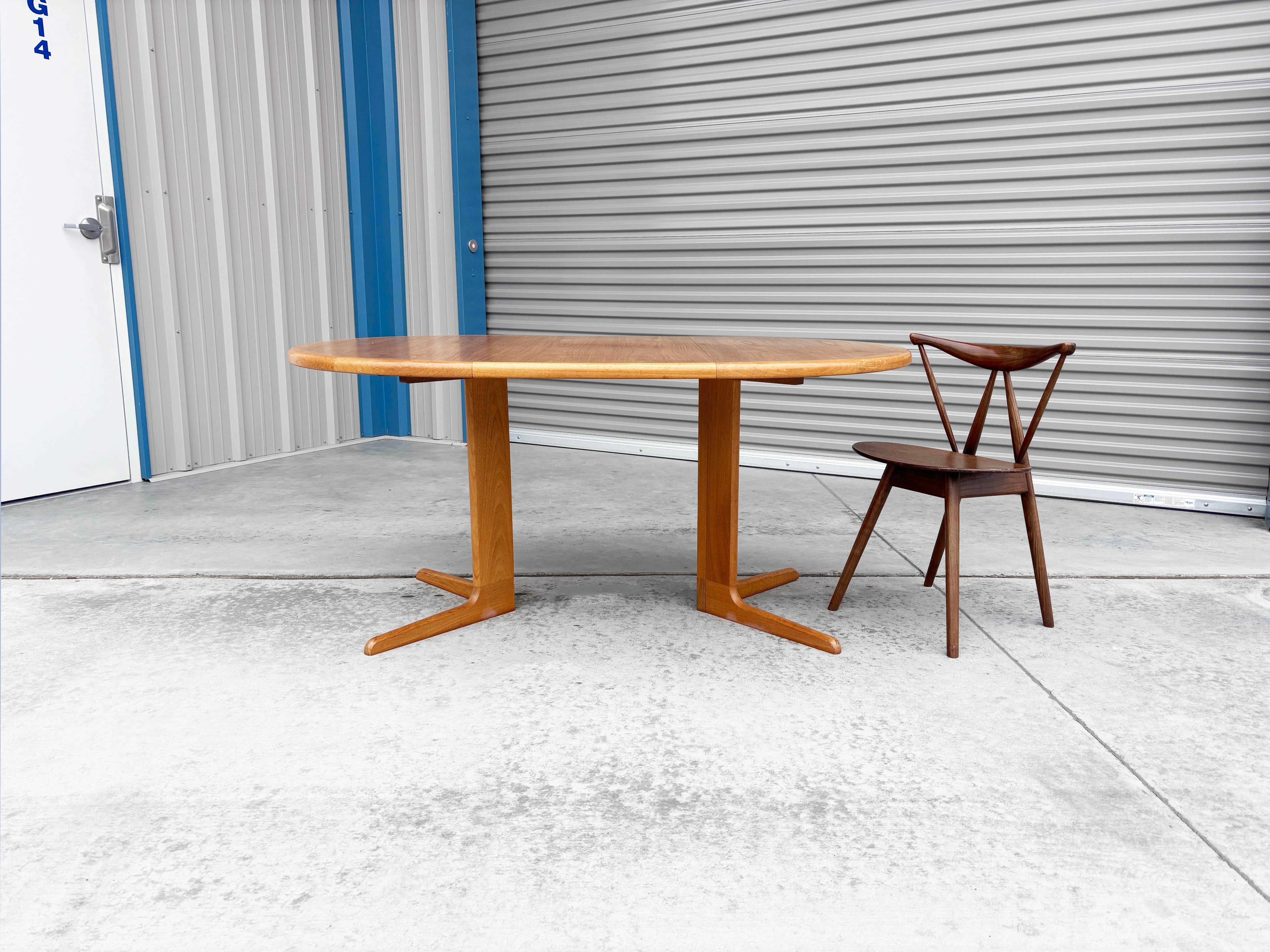 1960s Danish Modern Teak Dining Table en vente 1