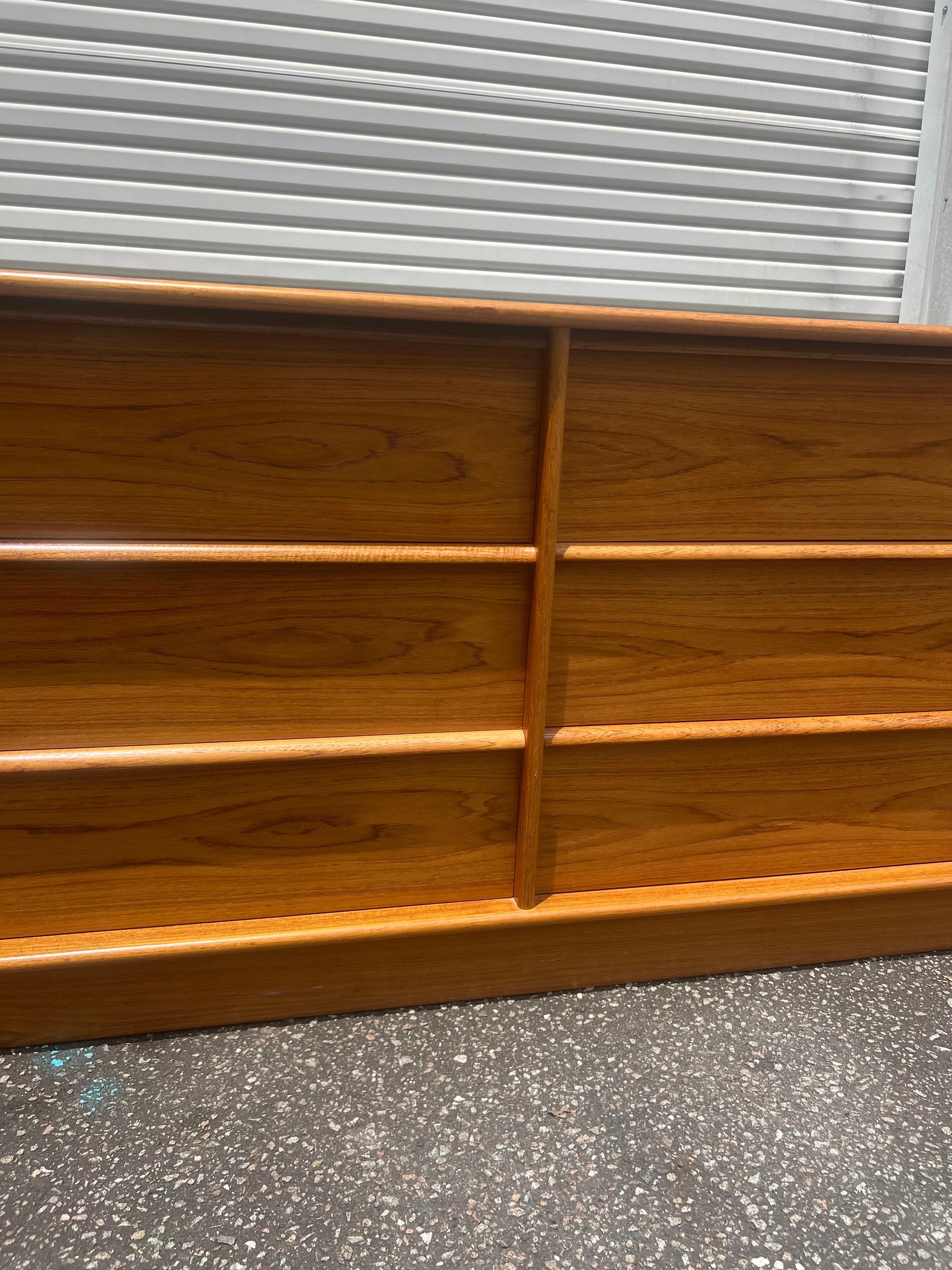 1960s Danish Modern Teak Dresser / Chest of Drawers by Jesper In Good Condition In Charleston, SC