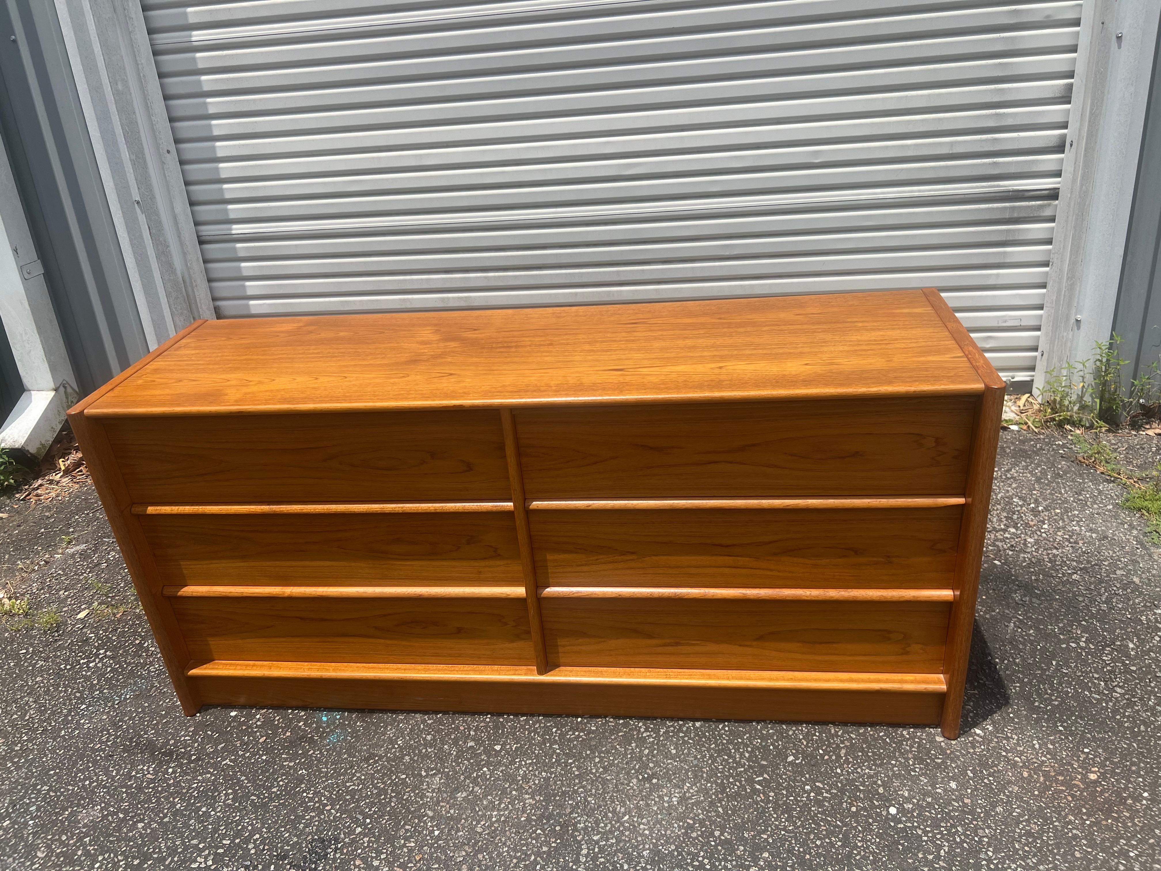 1960s Danish Modern Teak Dresser / Chest of Drawers by Jesper 2