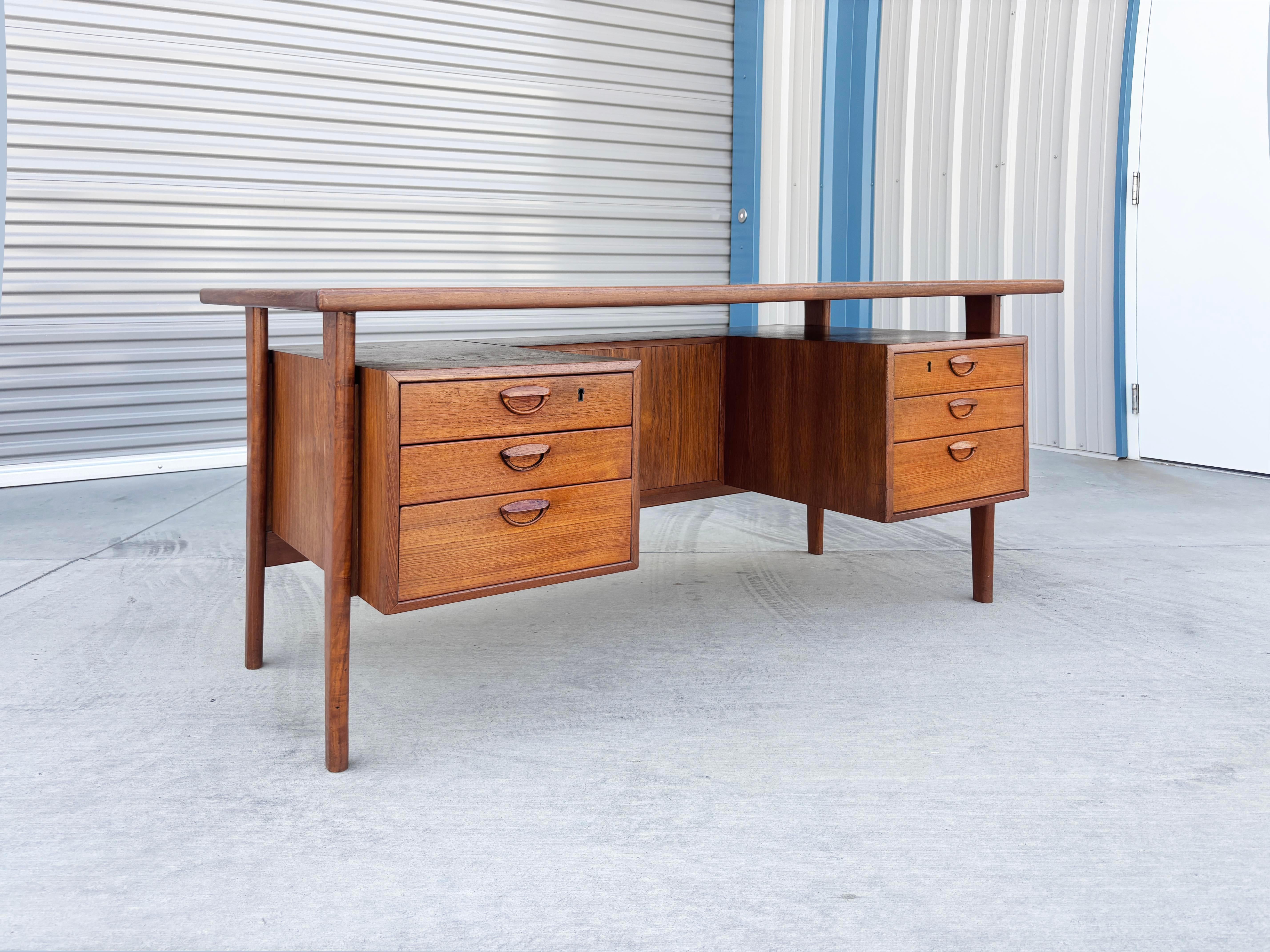 1960s Danish Modern Teak Executive Desk by Kai Kristiansen In Good Condition For Sale In North Hollywood, CA