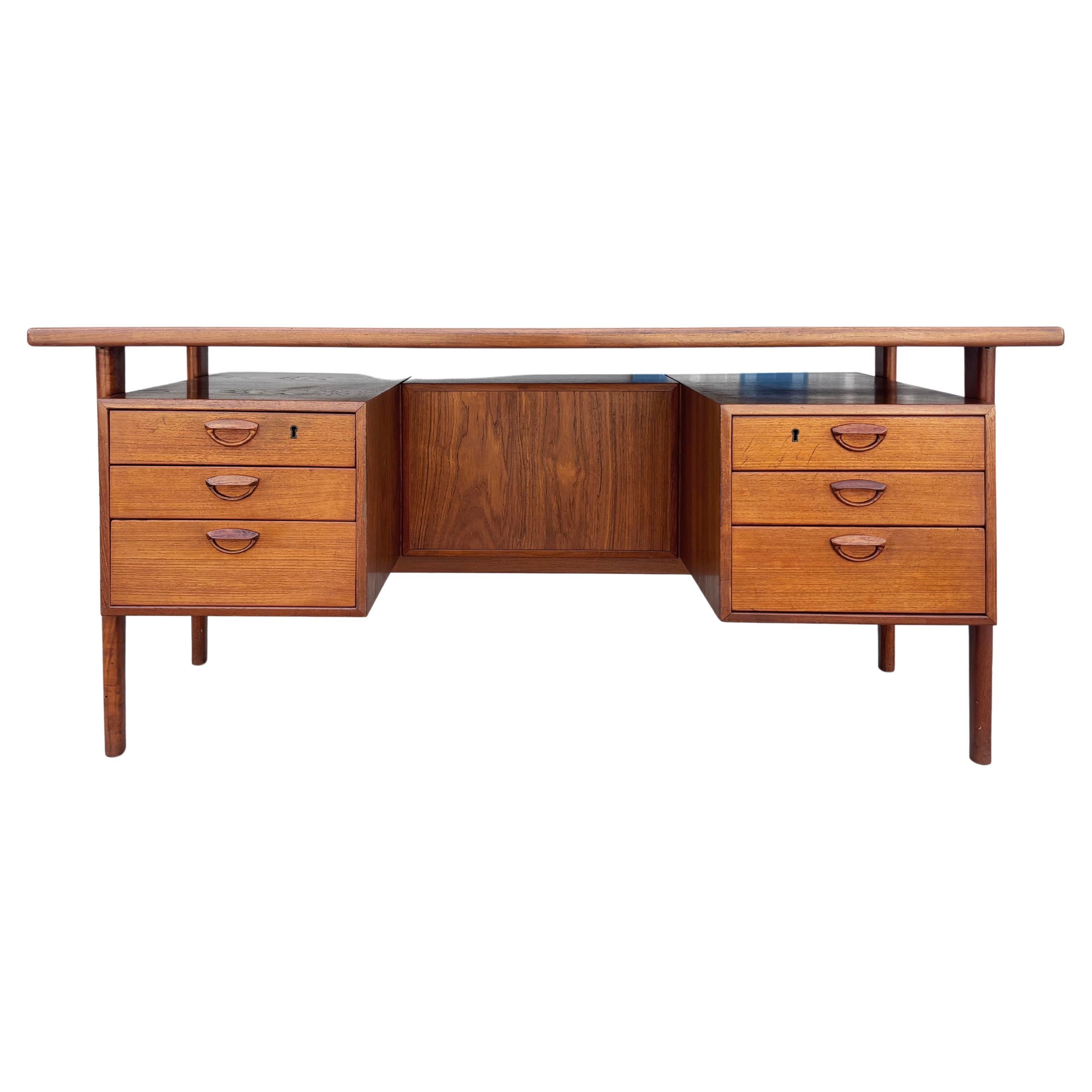 Bureau de direction en teck moderne danois des années 1960 par Kai Kristiansen