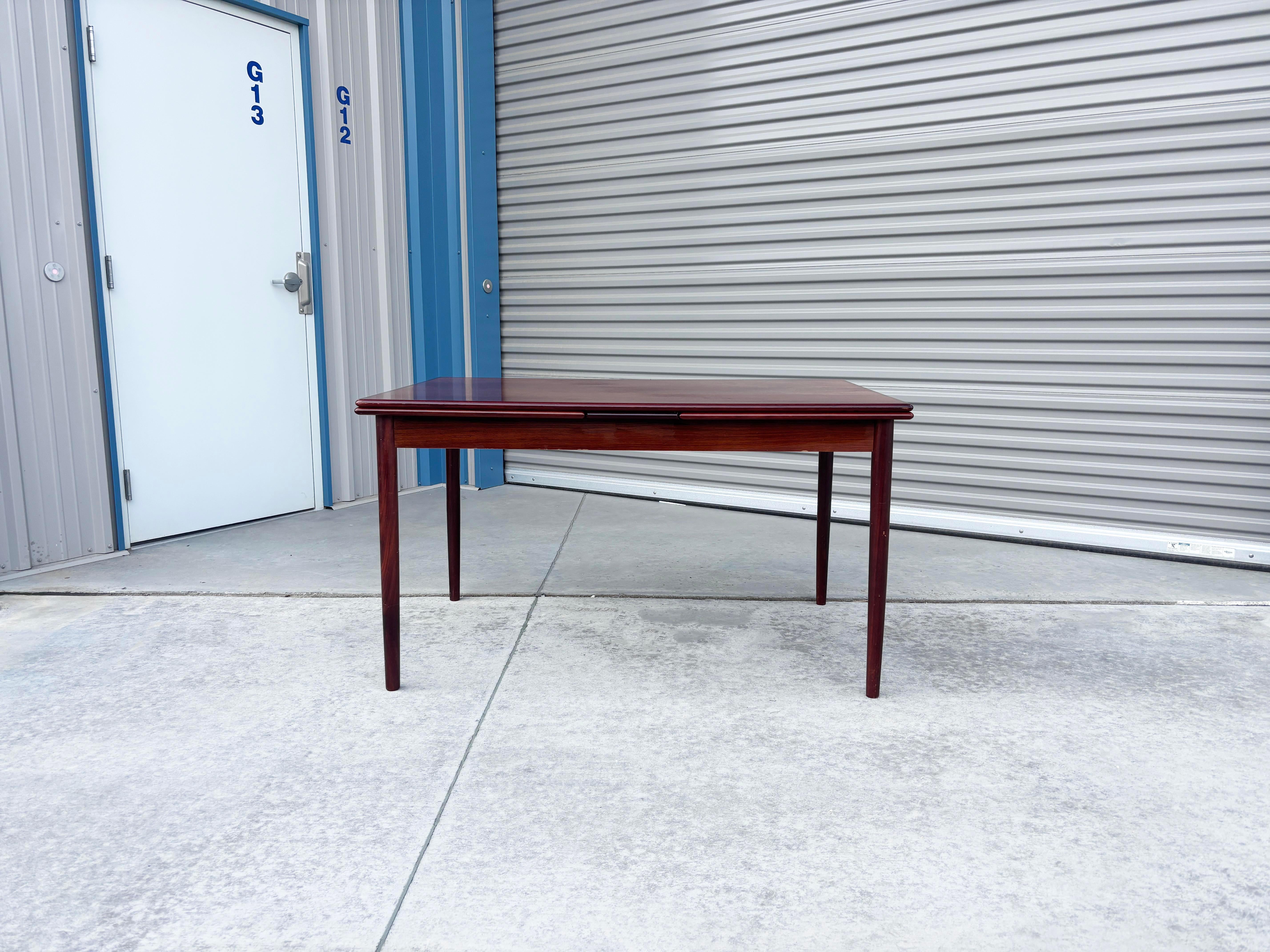 ✨ Danish Modern Teak Extendable Dining Table ✨

Elevate your dining space with this exquisite Danish modern teak extendable dining table, designed by the renowned A.M. Møller. Crafted with beautiful, durable teak, this table radiates mid-century