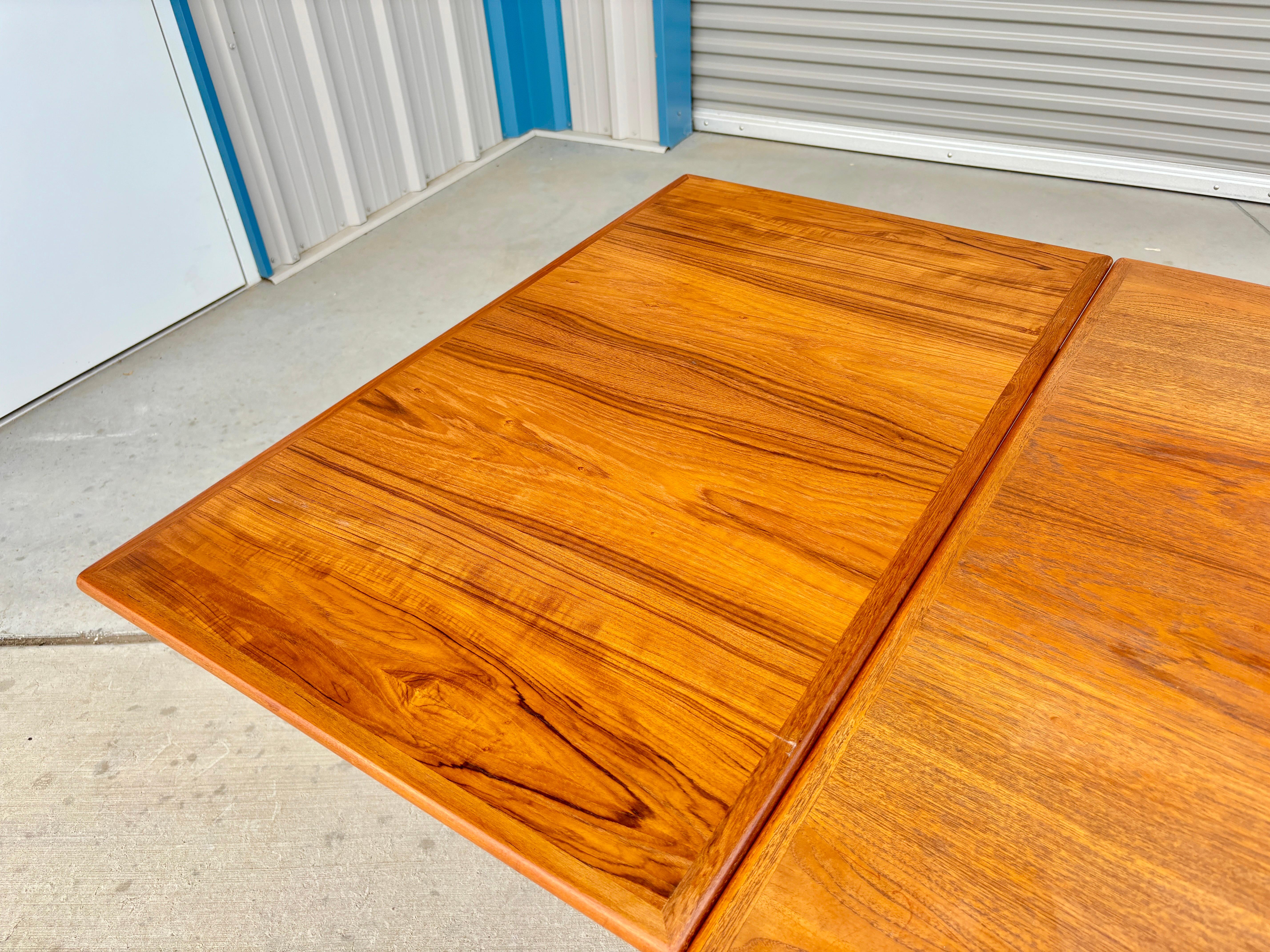 1960s Danish Modern Teak Extendable Dining Table For Sale 5