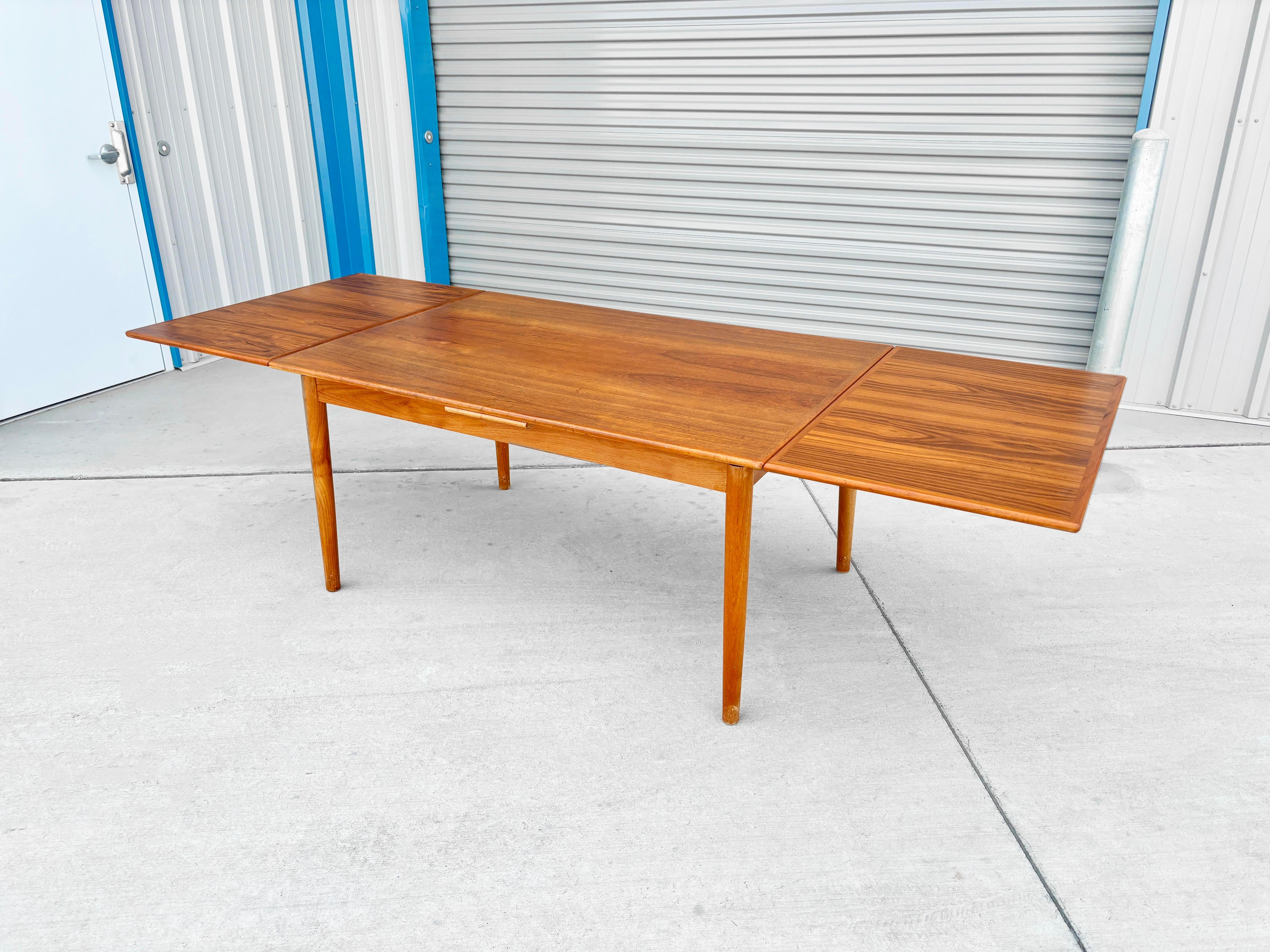 1960s Danish Modern Teak Extendable Dining Table For Sale 5