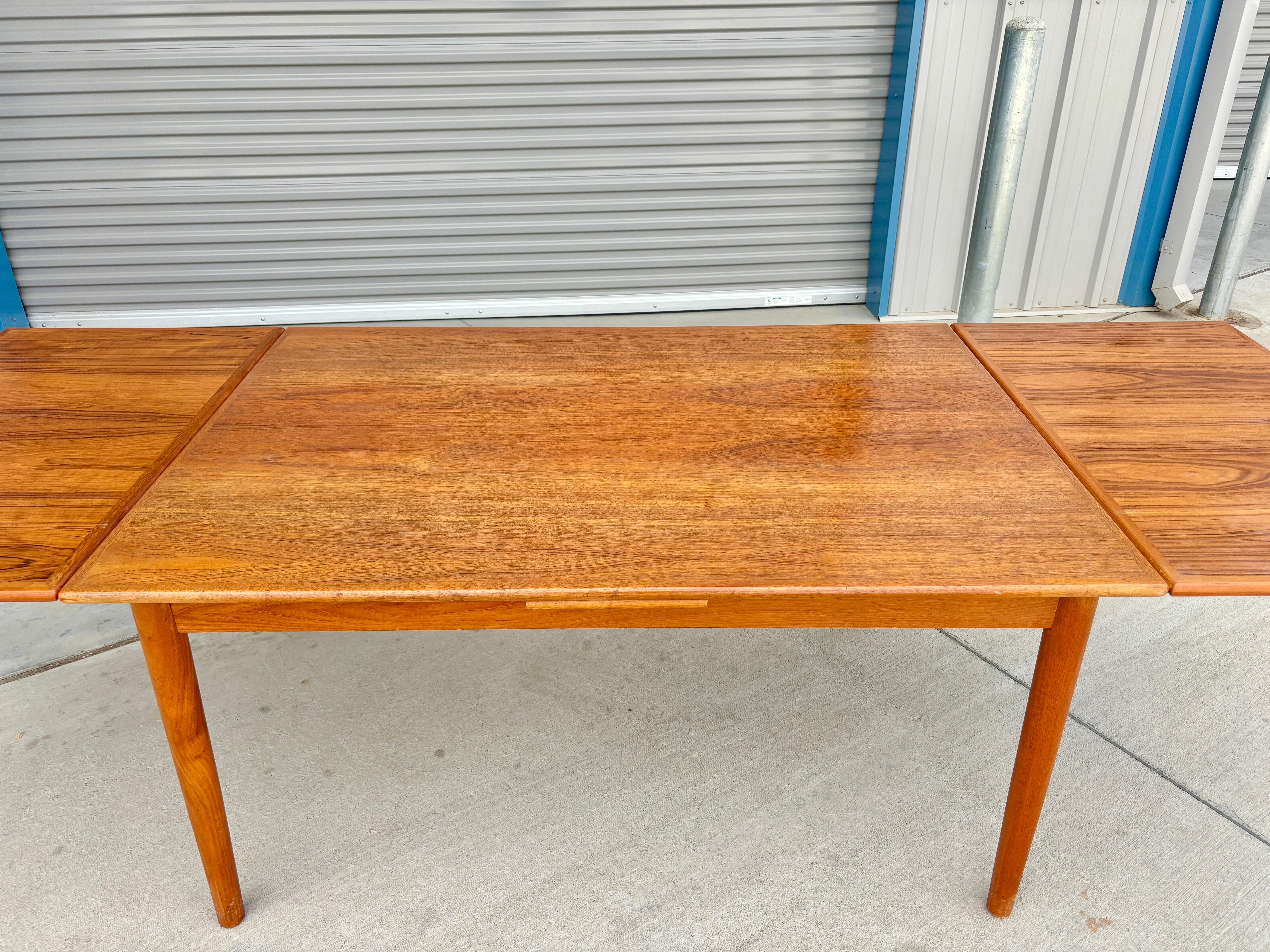 1960s Danish Modern Teak Extendable Dining Table For Sale 6