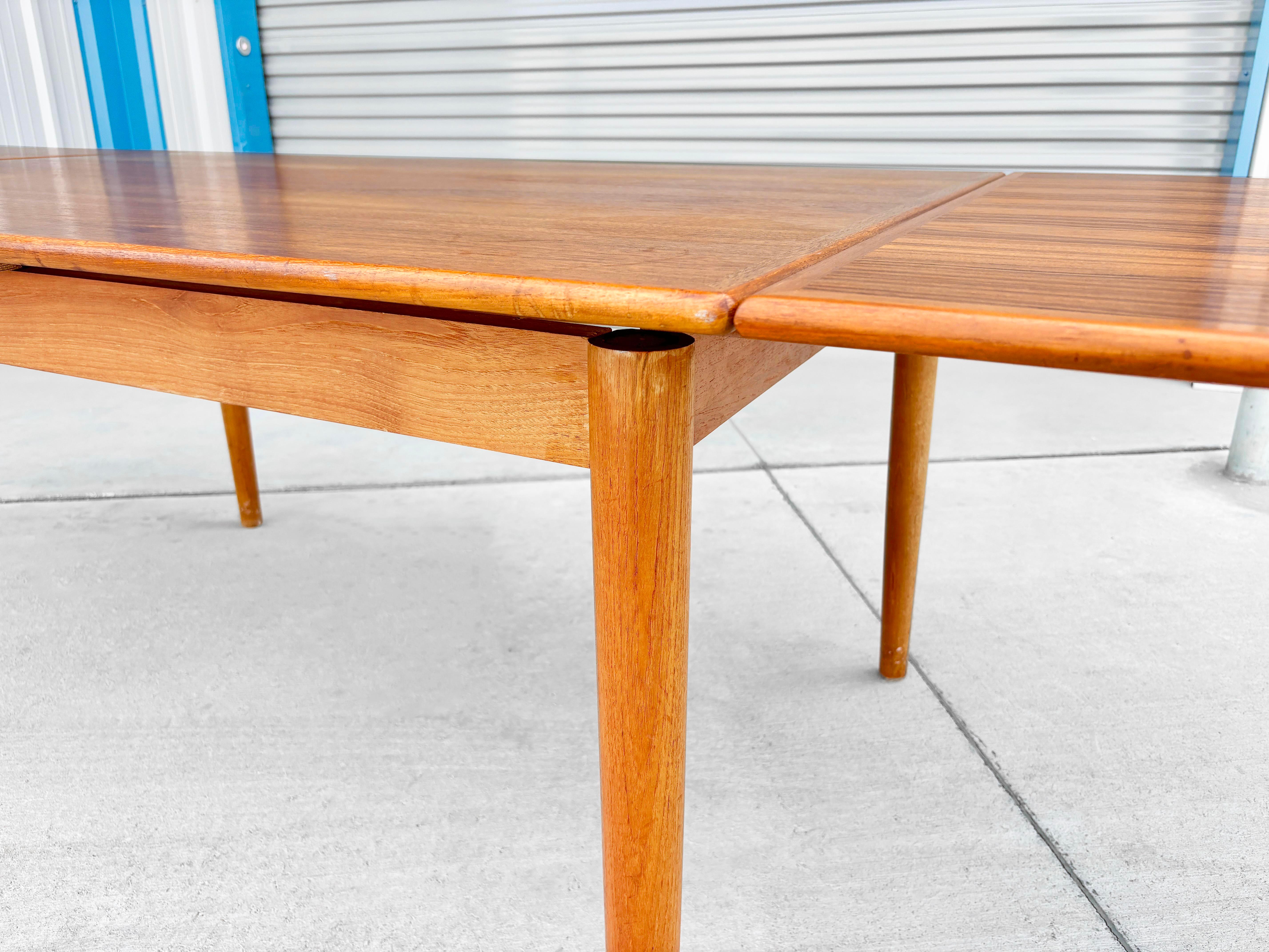 1960s Danish Modern Teak Extendable Dining Table For Sale 6