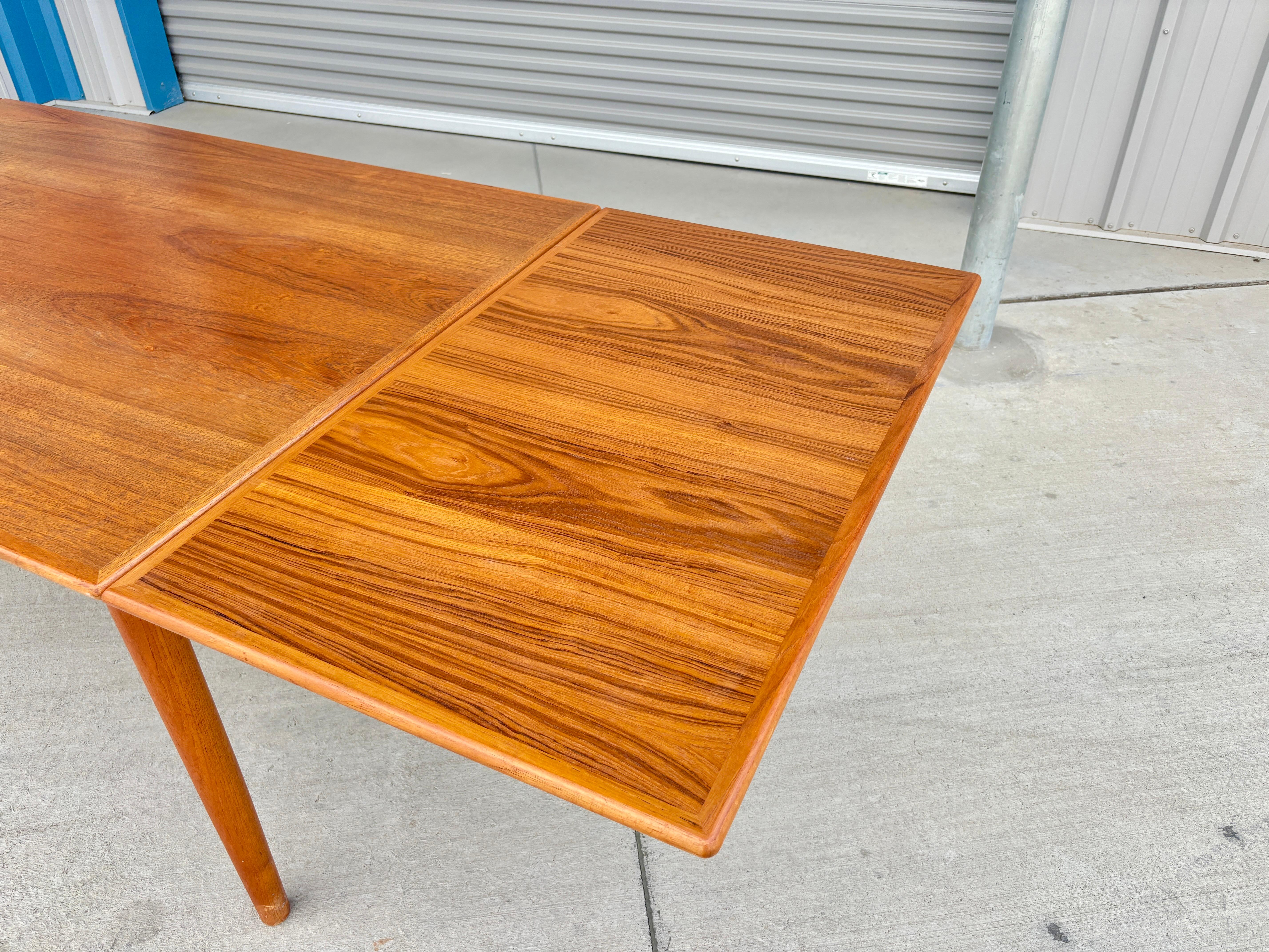 1960s Danish Modern Teak Extendable Dining Table For Sale 7