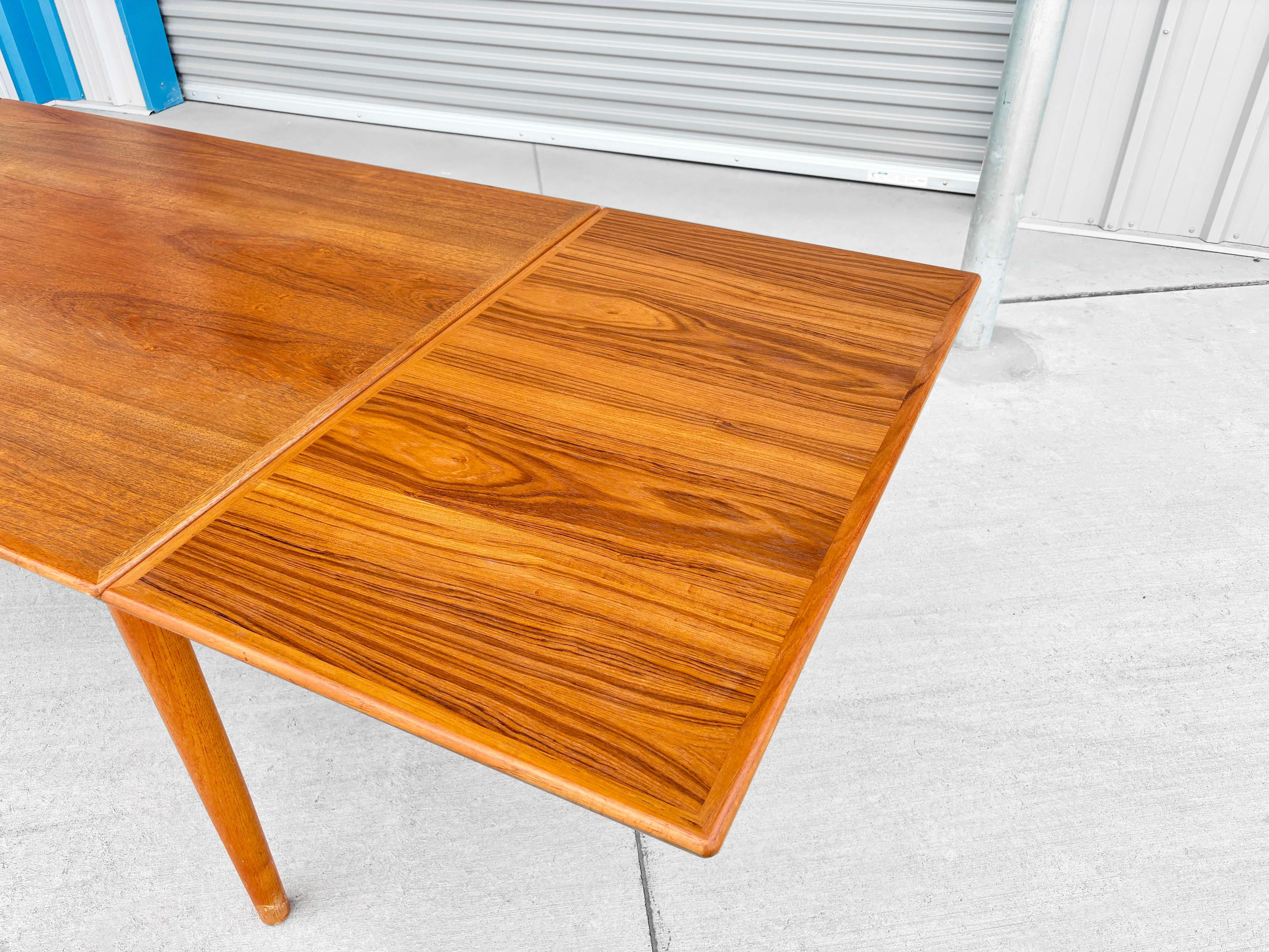 1960s Danish Modern Teak Extendable Dining Table For Sale 7