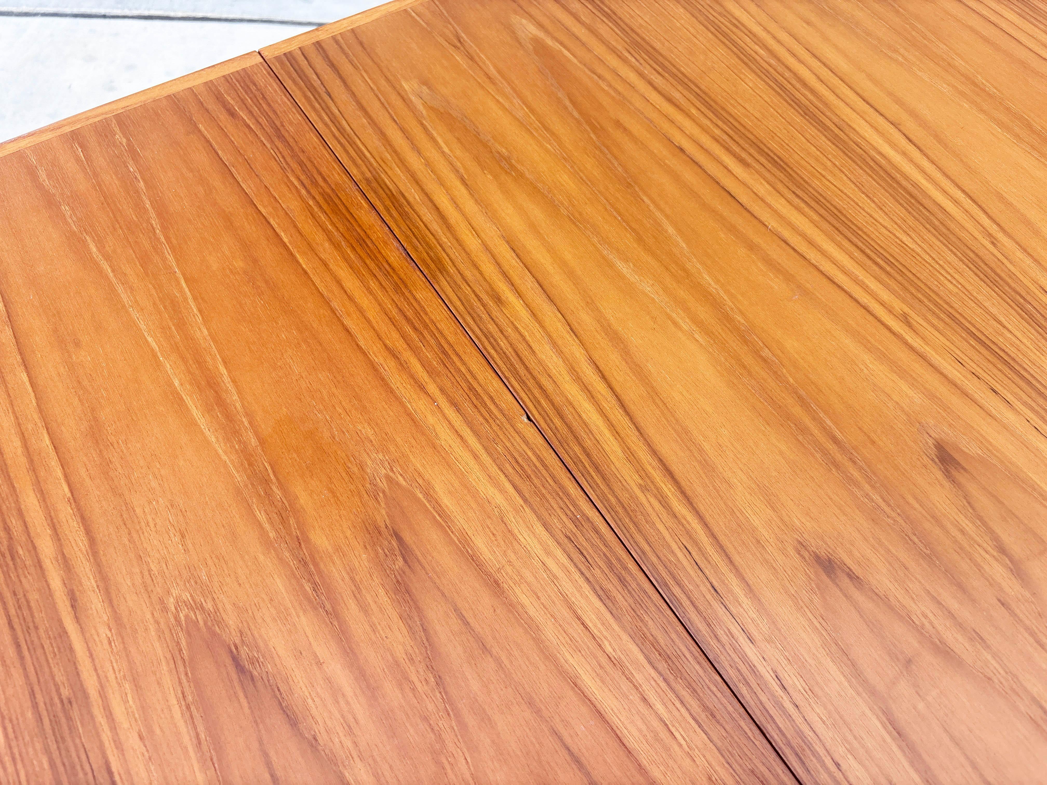 1960s Danish Modern Teak Extendable Dining Table For Sale 8