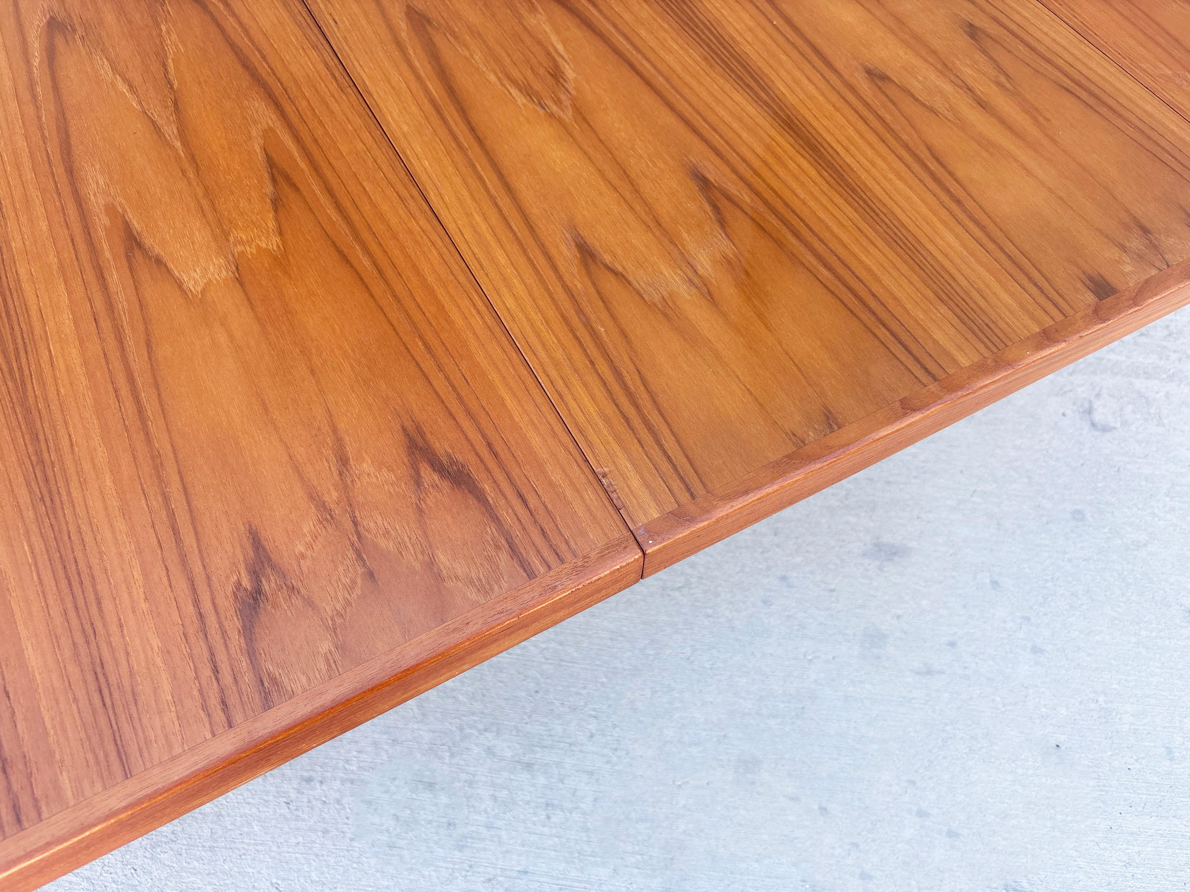 1960s Danish Modern Teak Extendable Dining Table For Sale 10