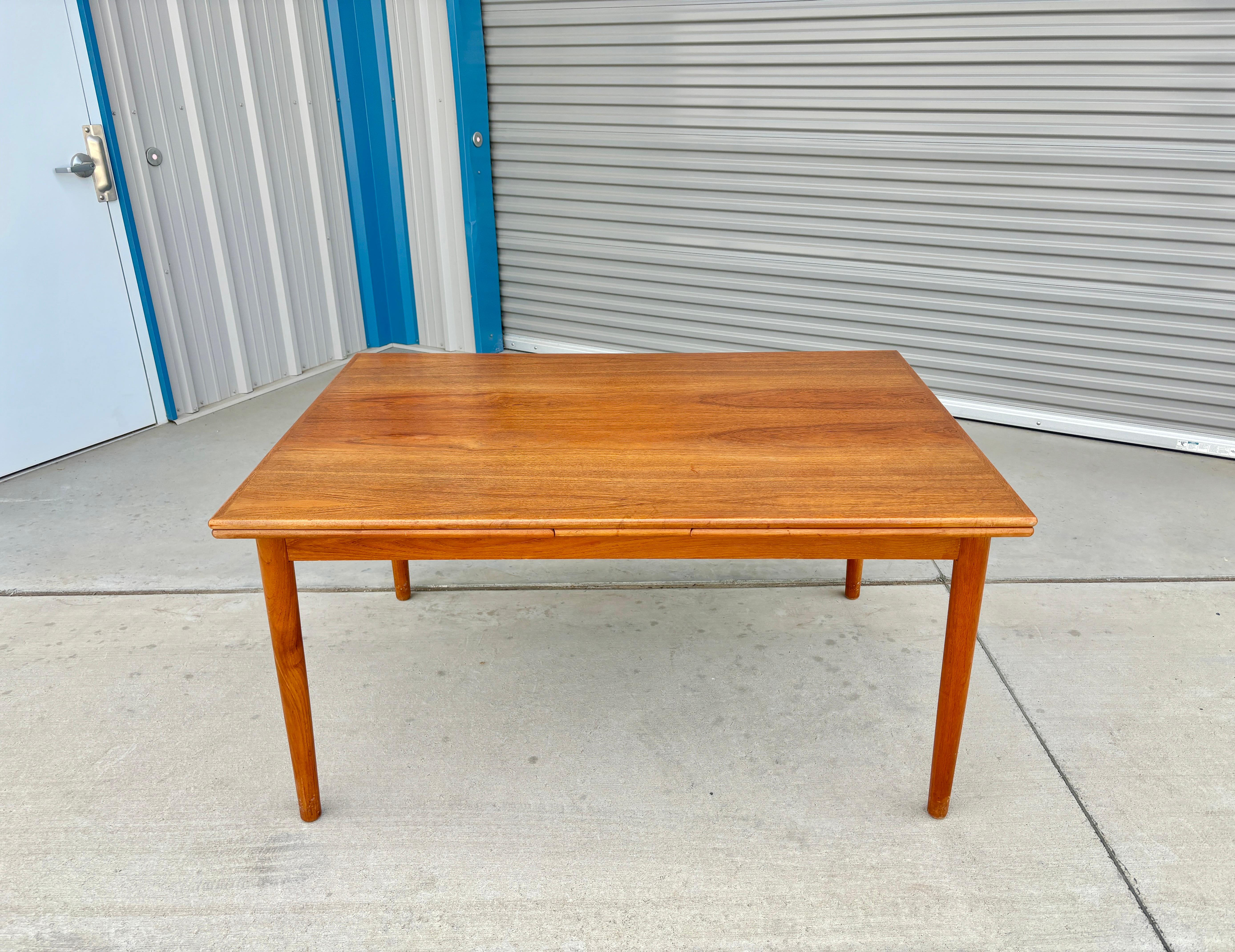 Welcome to Mid-Century NoHo

[Danish Modern Teak Extendable Dining Table]

Danish Modern expandable teak dining table designed and manufactured in Denmark. This stylish dining table features a beautiful teak frame with built-in leaves underneath,