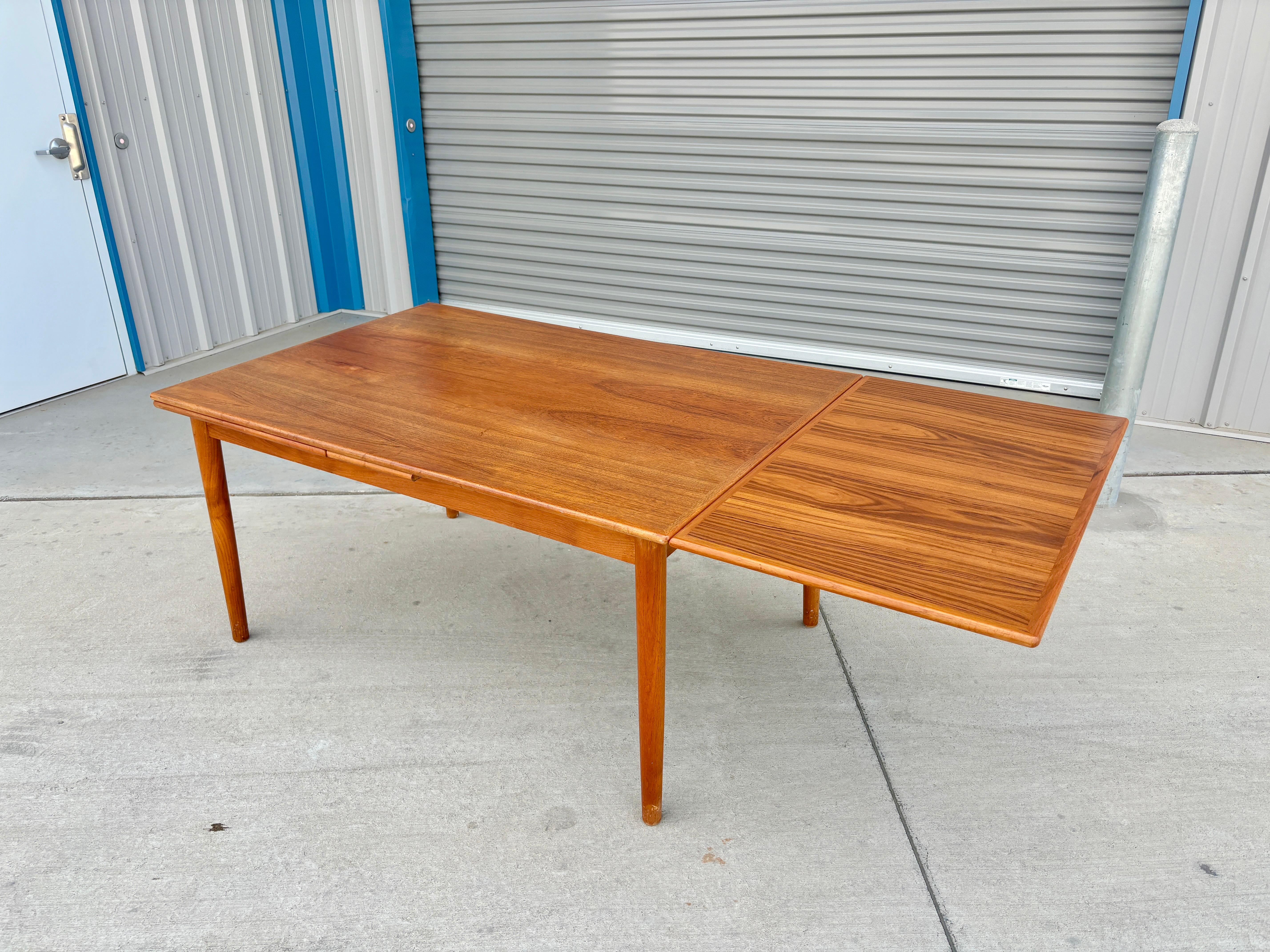 Mid-20th Century 1960s Danish Modern Teak Extendable Dining Table For Sale