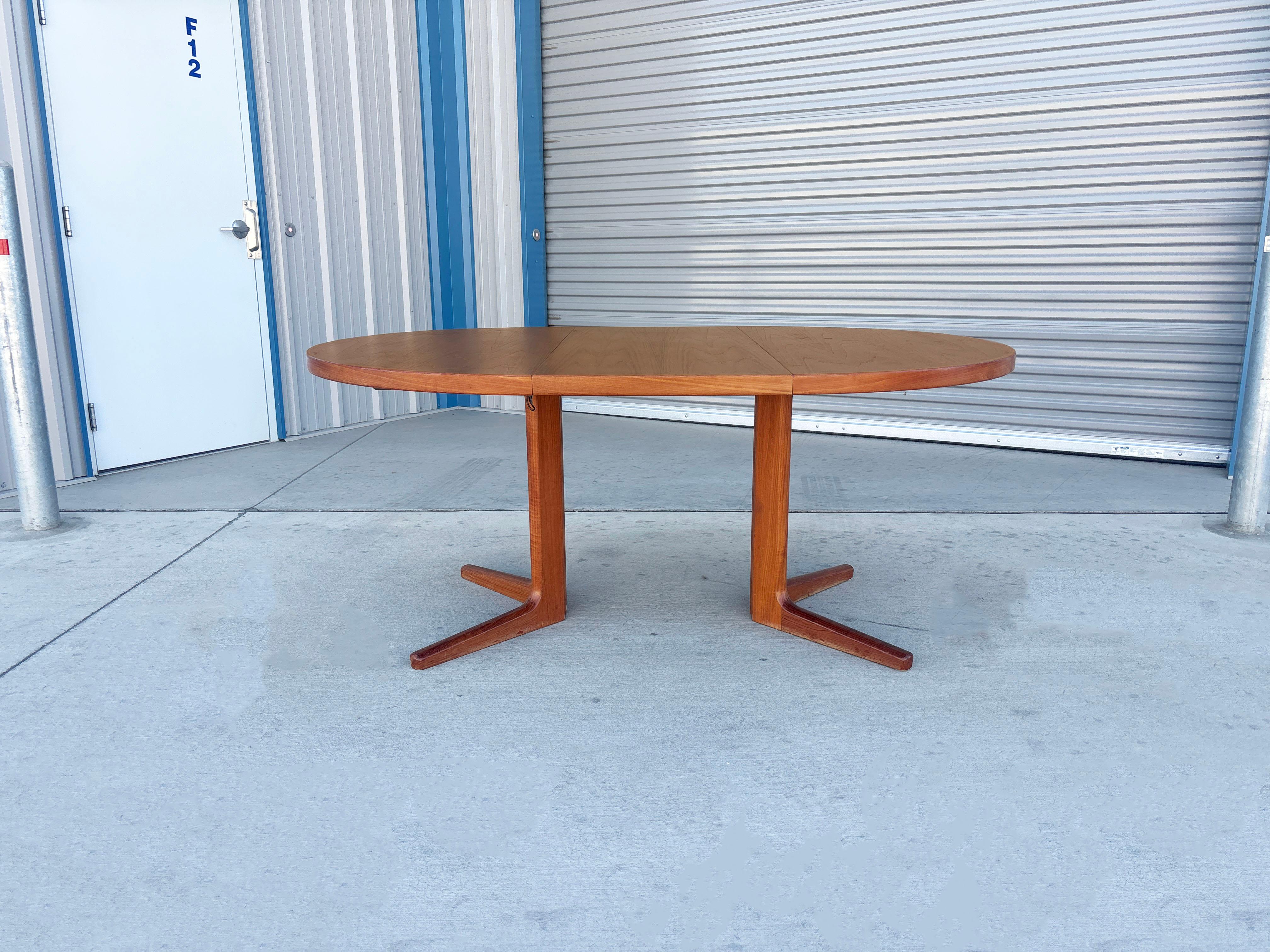 1960s Danish Modern Teak Extendable Dining Table For Sale 1