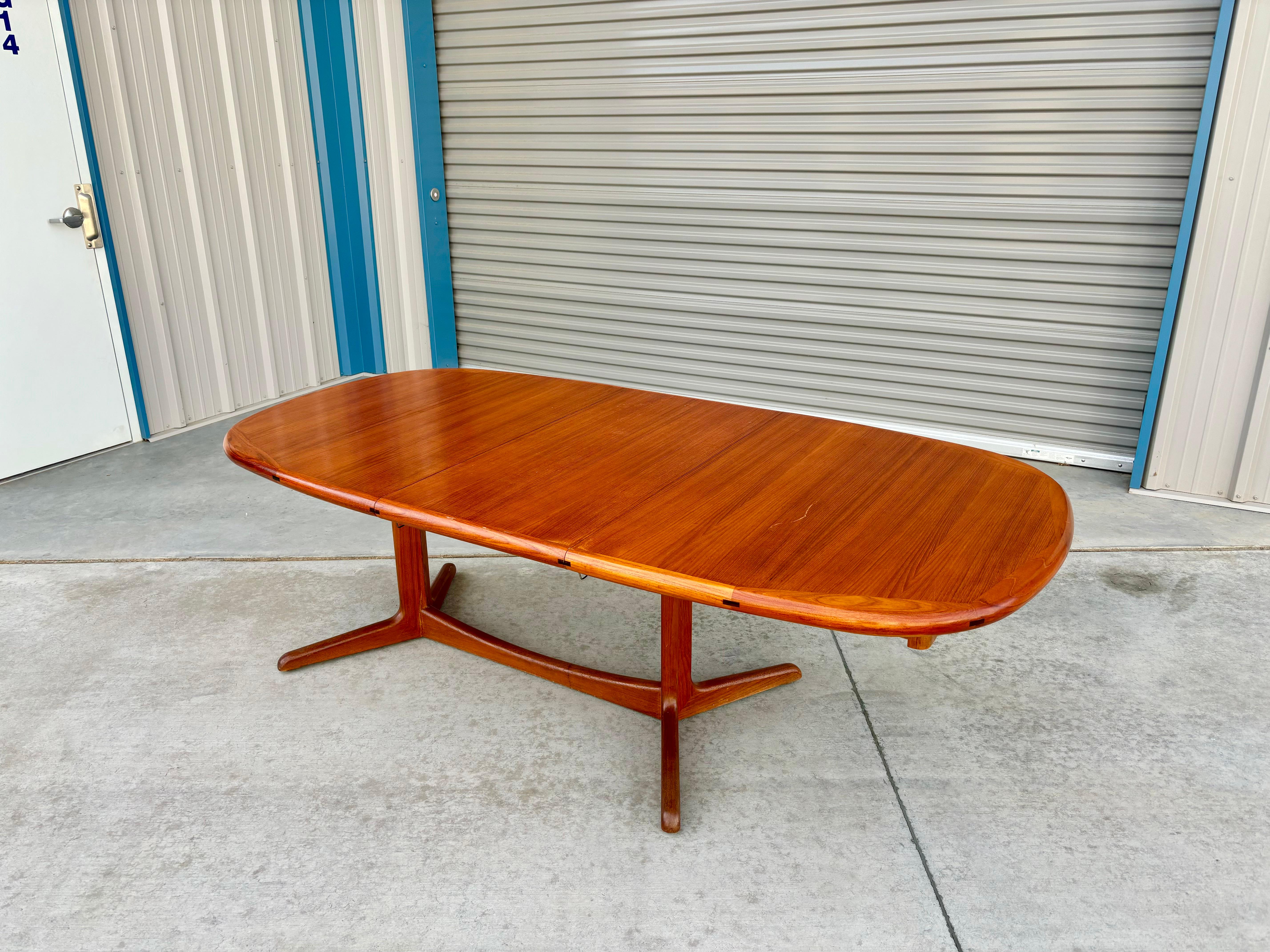 1960s Danish Modern Teak Extendable Dining Table For Sale 3