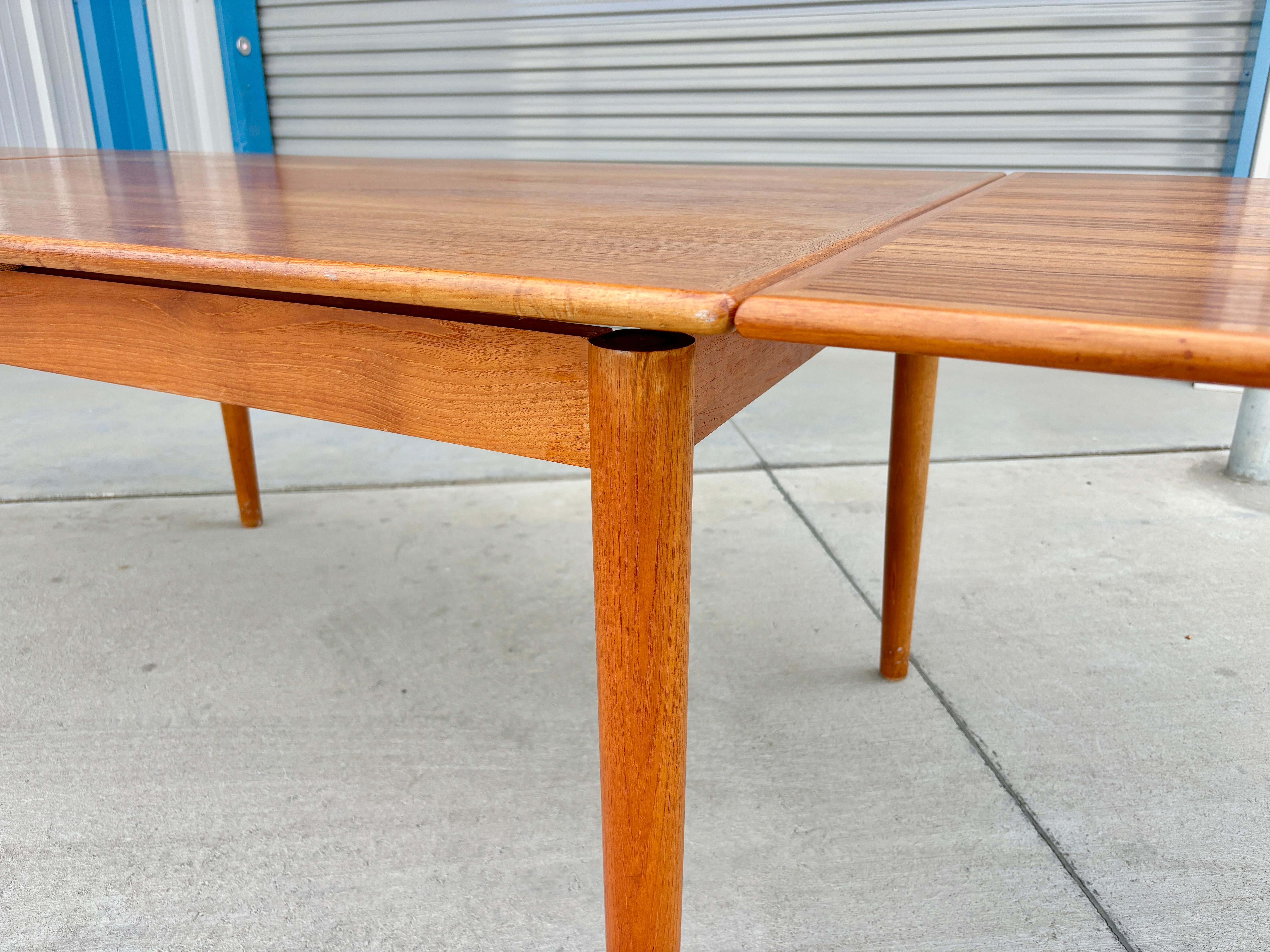 1960s Danish Modern Teak Extendable Dining Table For Sale 3