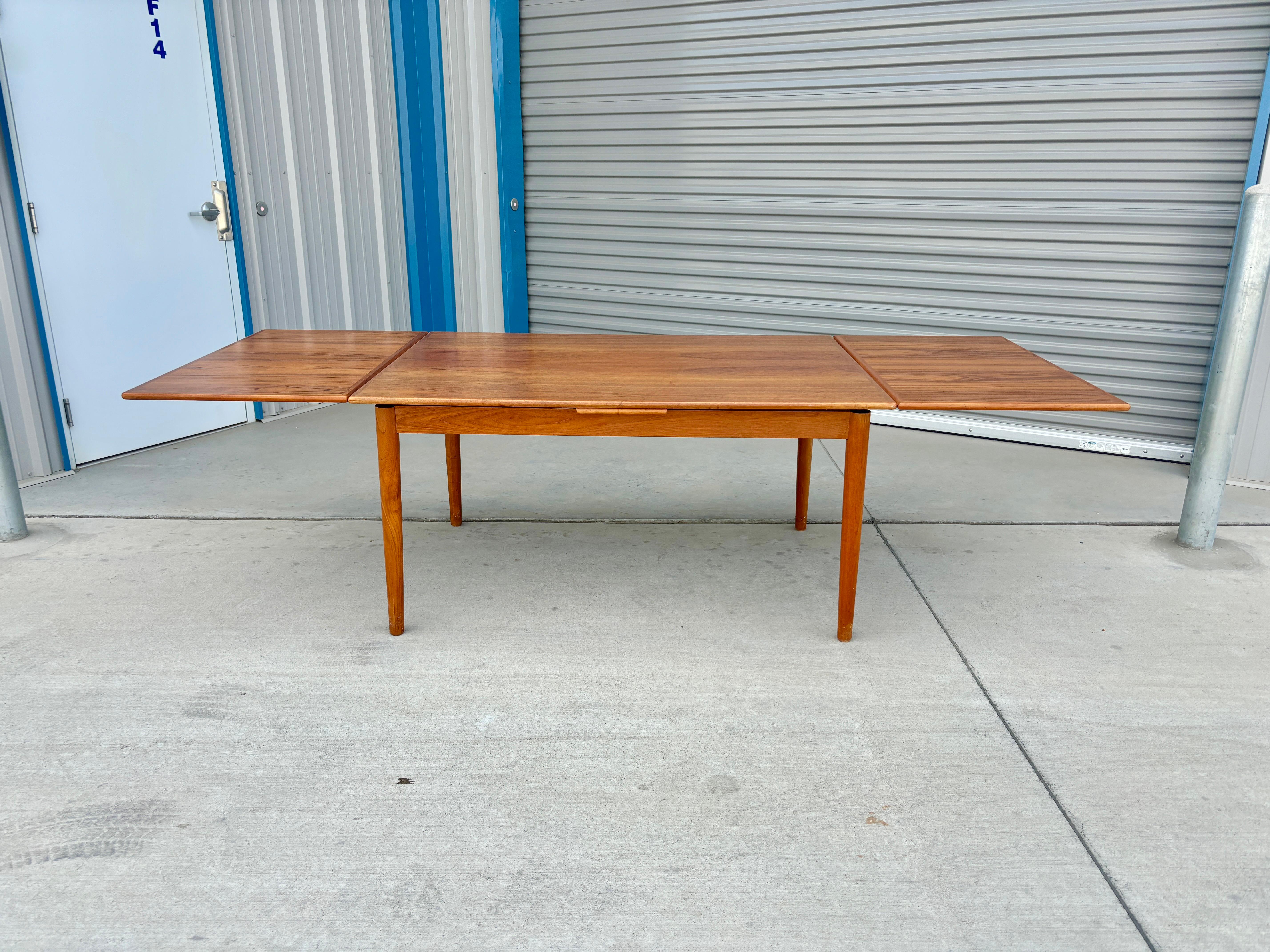 1960s Danish Modern Teak Extendable Dining Table For Sale 4