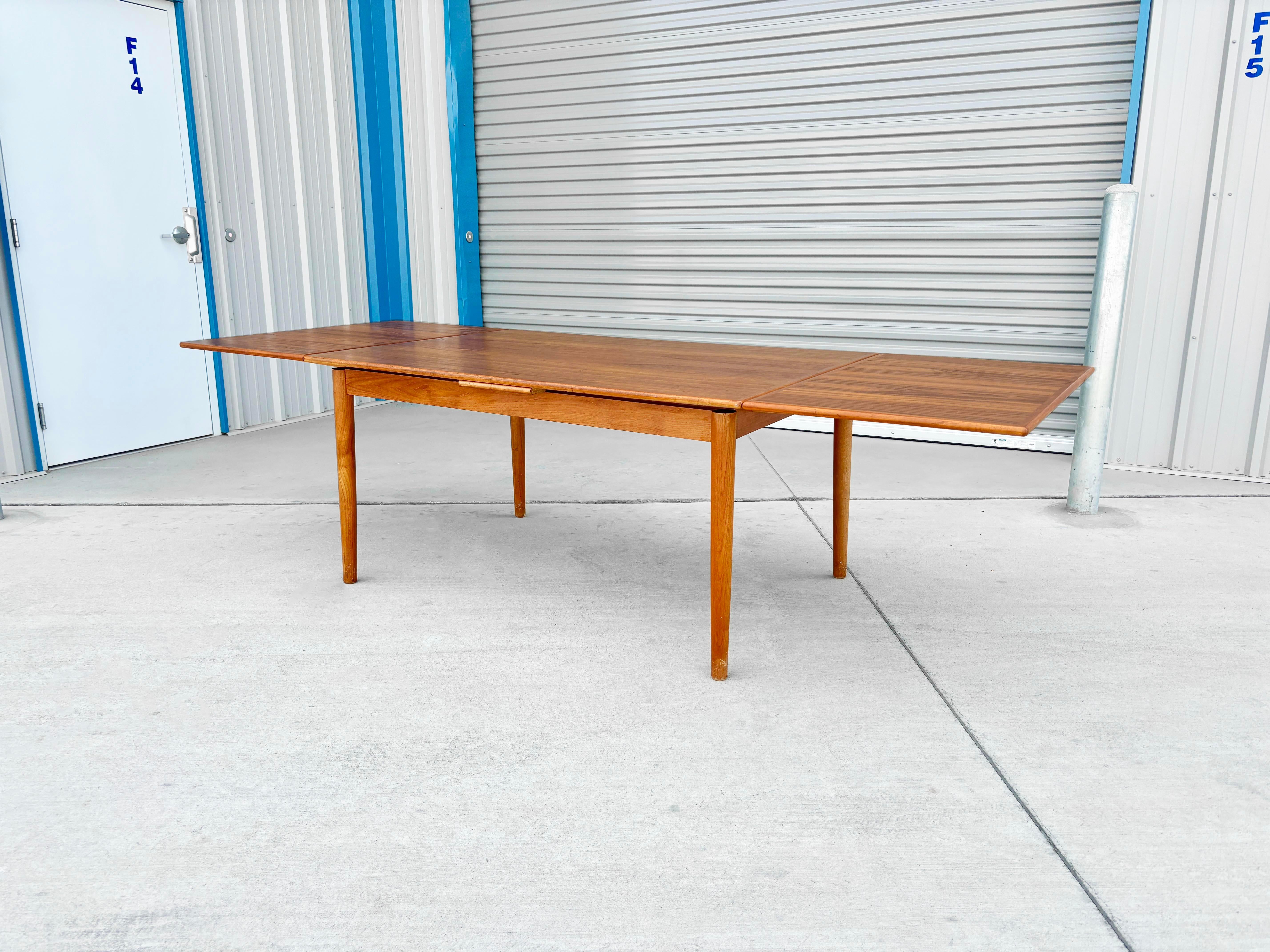 1960s Danish Modern Teak Extendable Dining Table For Sale 4