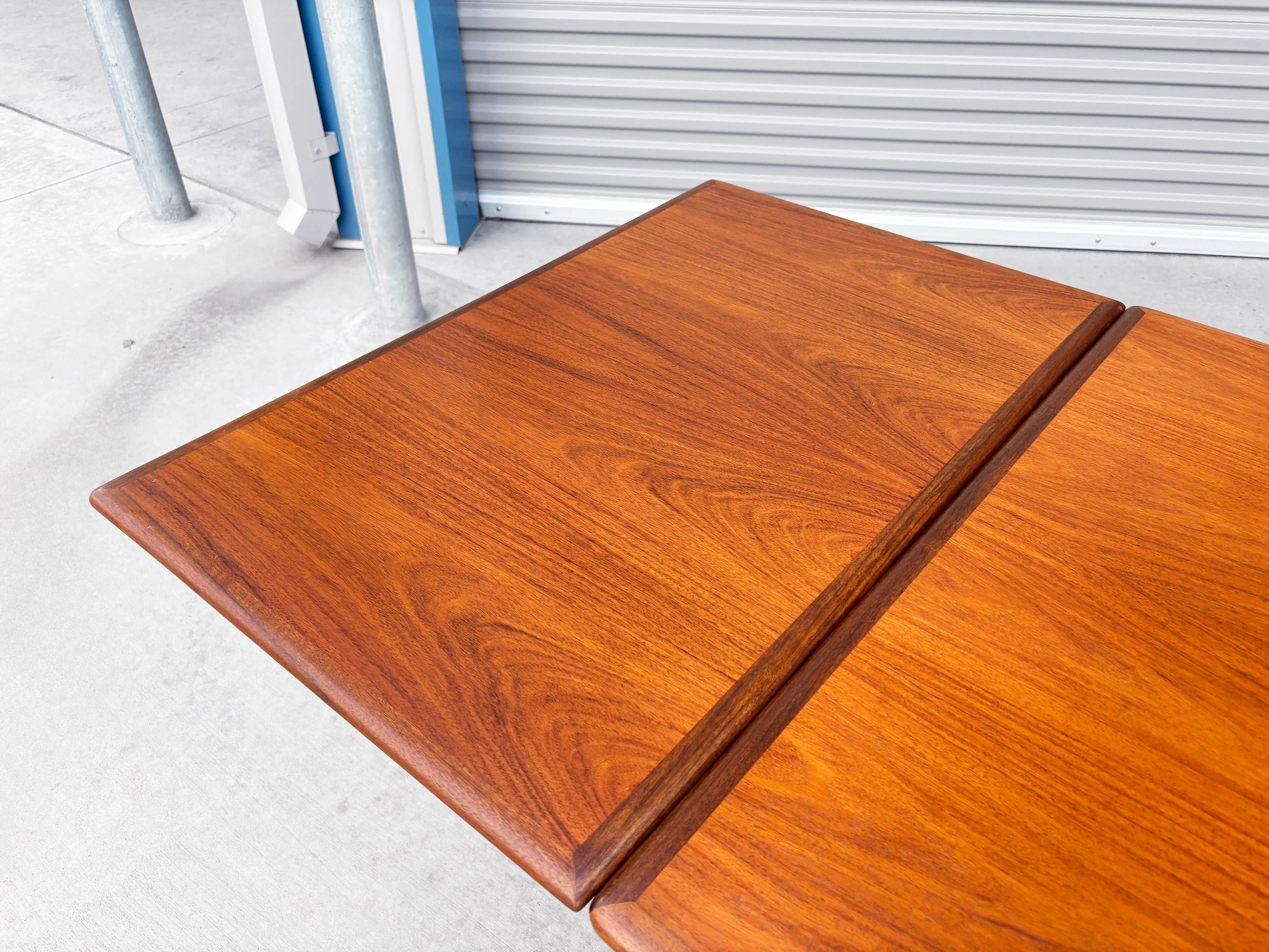 1960s Danish Modern Teak Extendable Dining Table (Refinished) For Sale 6