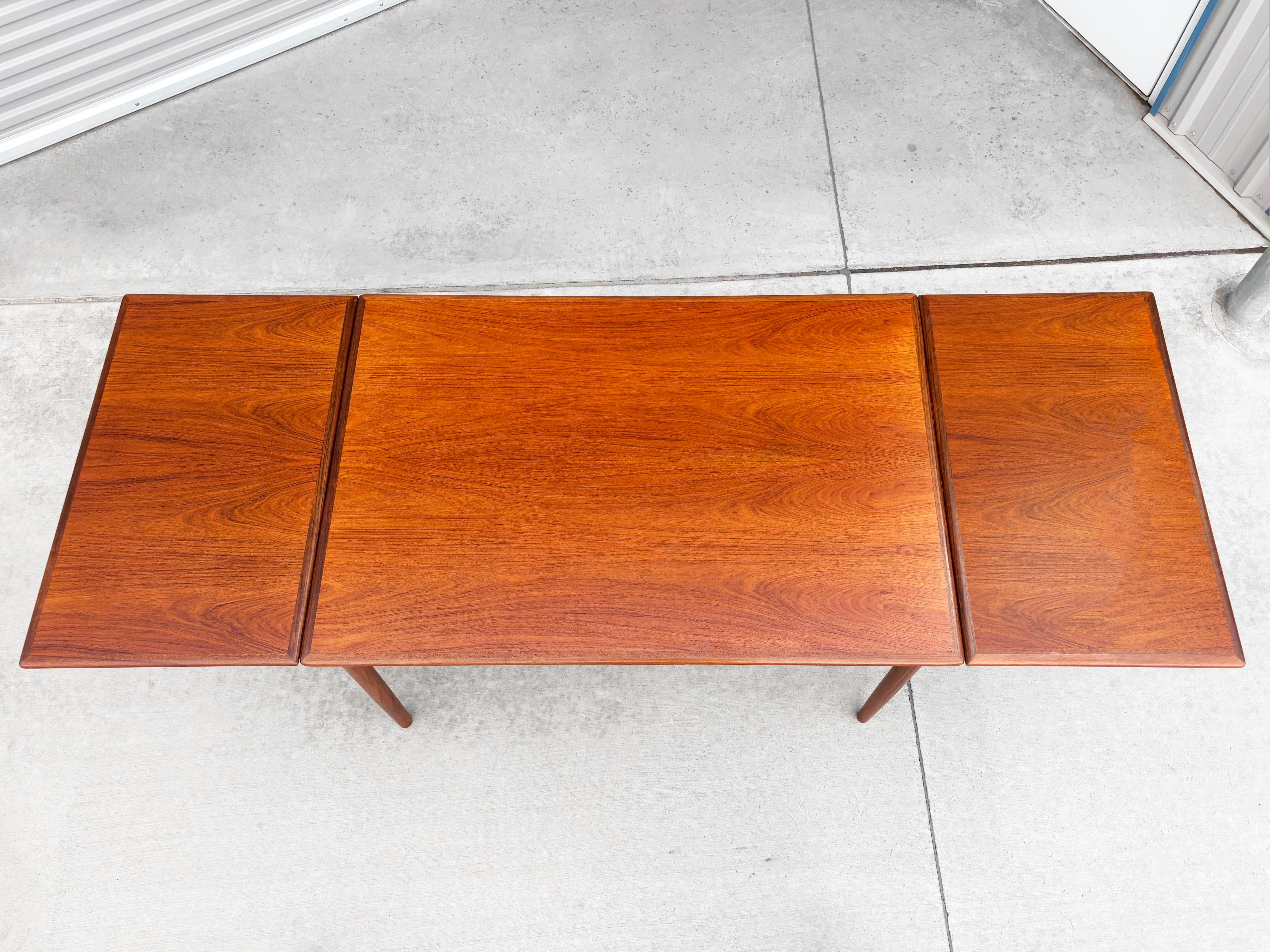 1960s Danish Modern Teak Extendable Dining Table (Refinished) For Sale 9