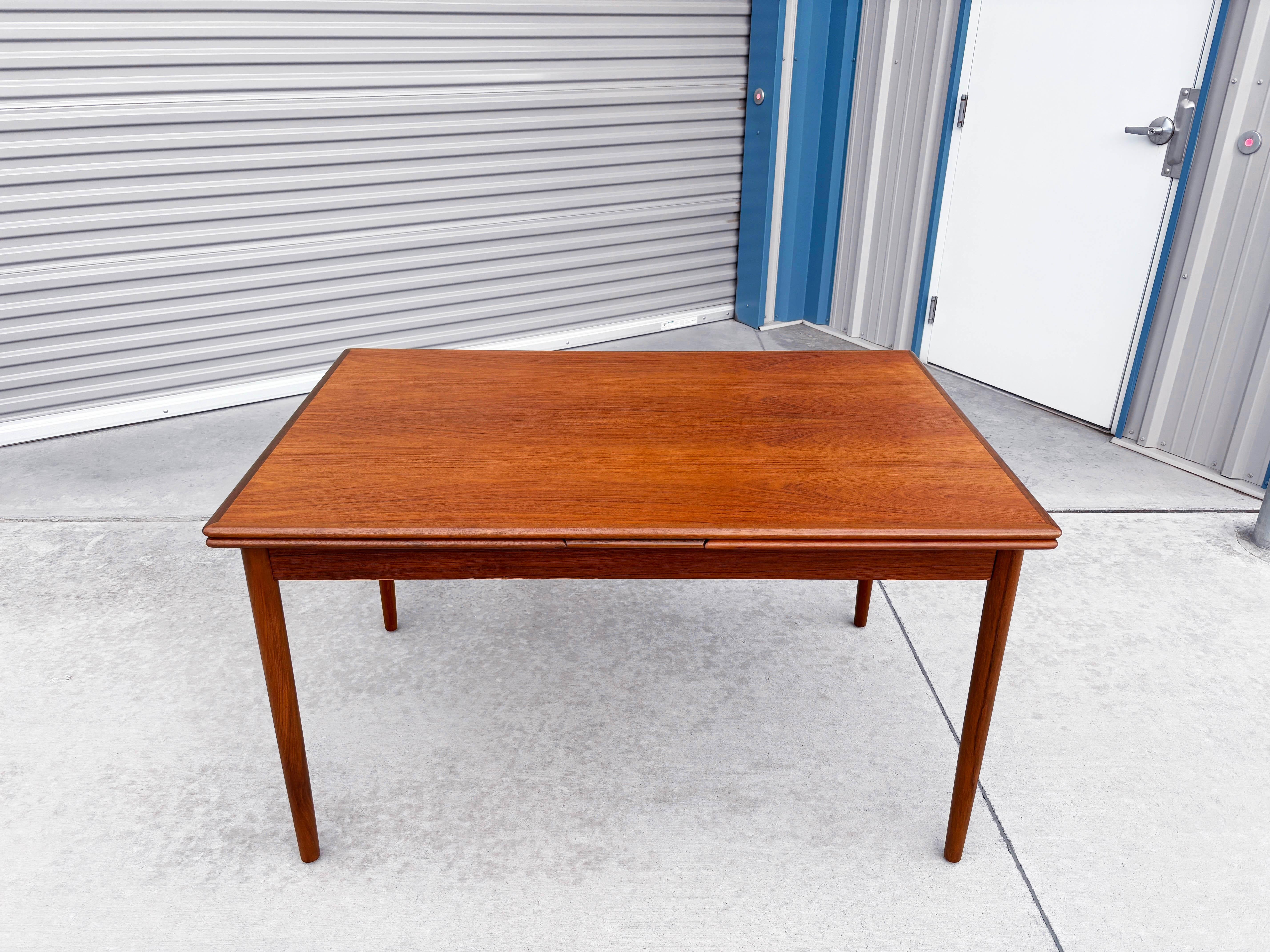 Mid-Century Modern 1960s Danish Modern Teak Extendable Dining Table (Refinished) For Sale