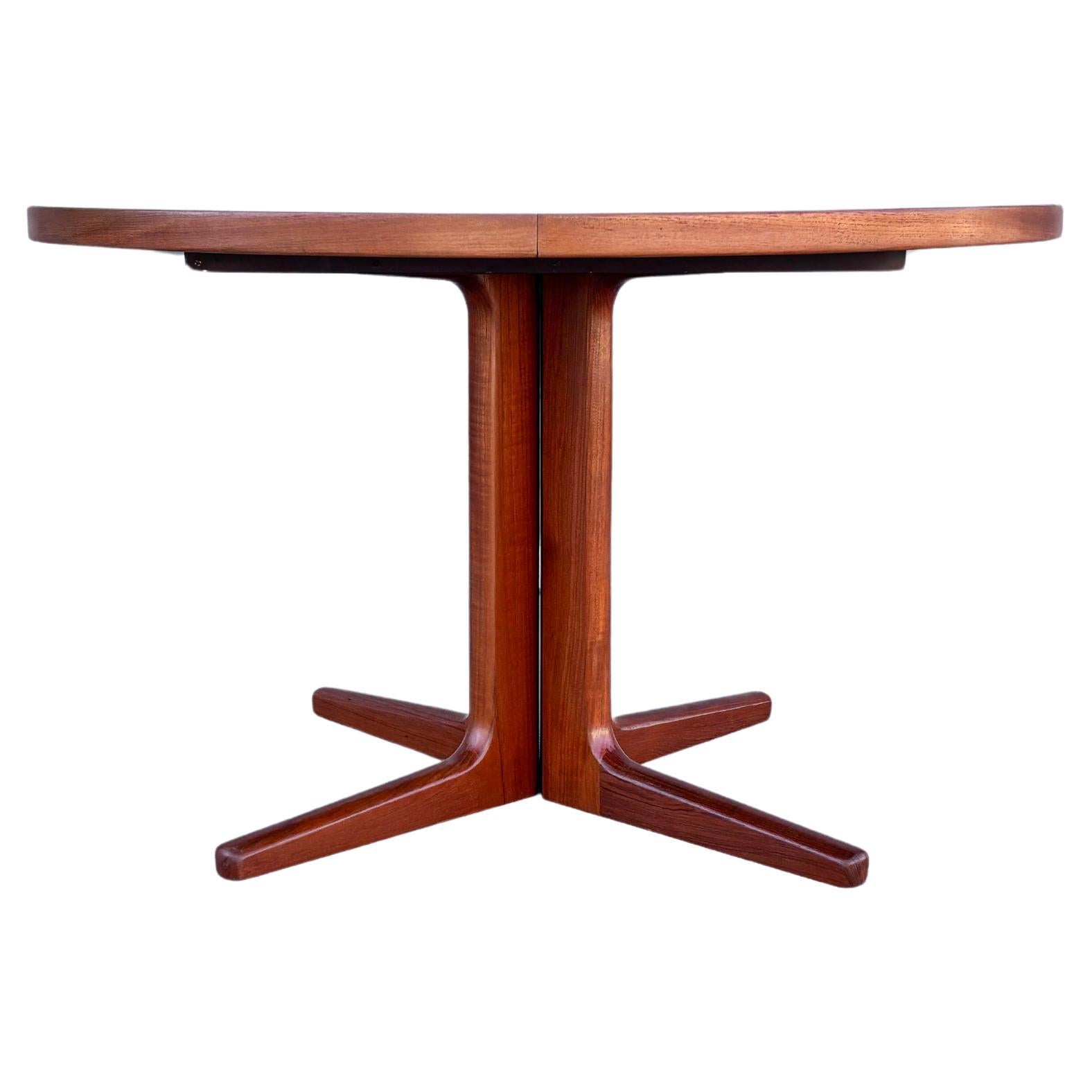 1960s Danish Modern Teak Extendable Dining Table (Refinished) For Sale