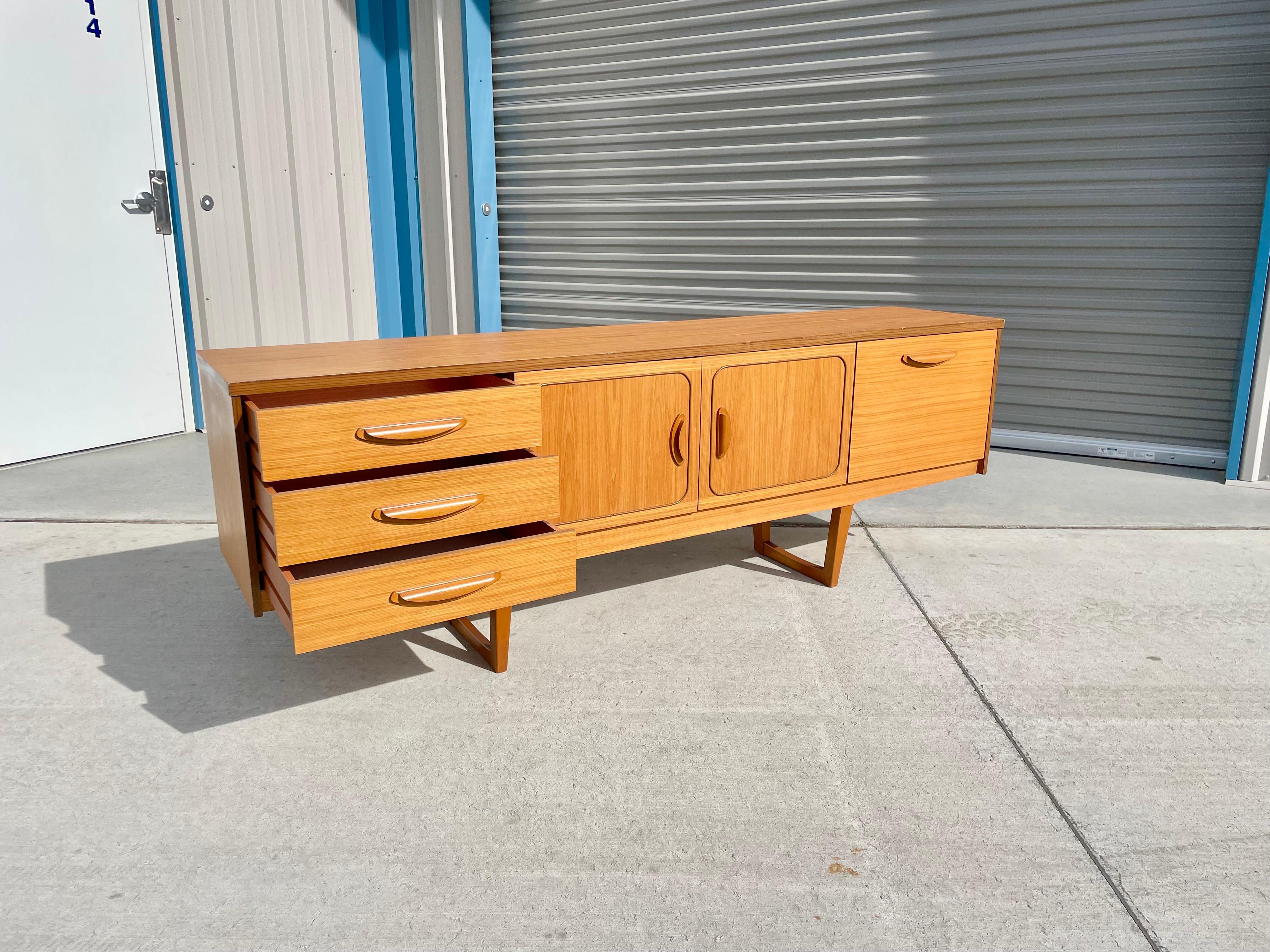 1960s Danish Modern Teak Side Board Credenza by Drylund In Good Condition For Sale In North Hollywood, CA