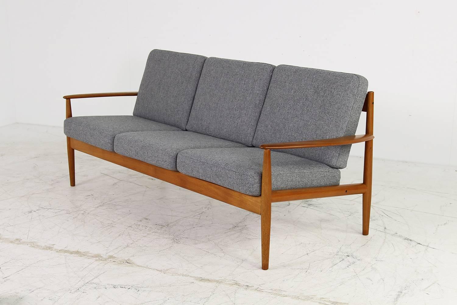 1960s Danish Modern Teak Sofa by Grete Jalk for France & Son Mod. 118/3 In Excellent Condition In Hamminkeln, DE