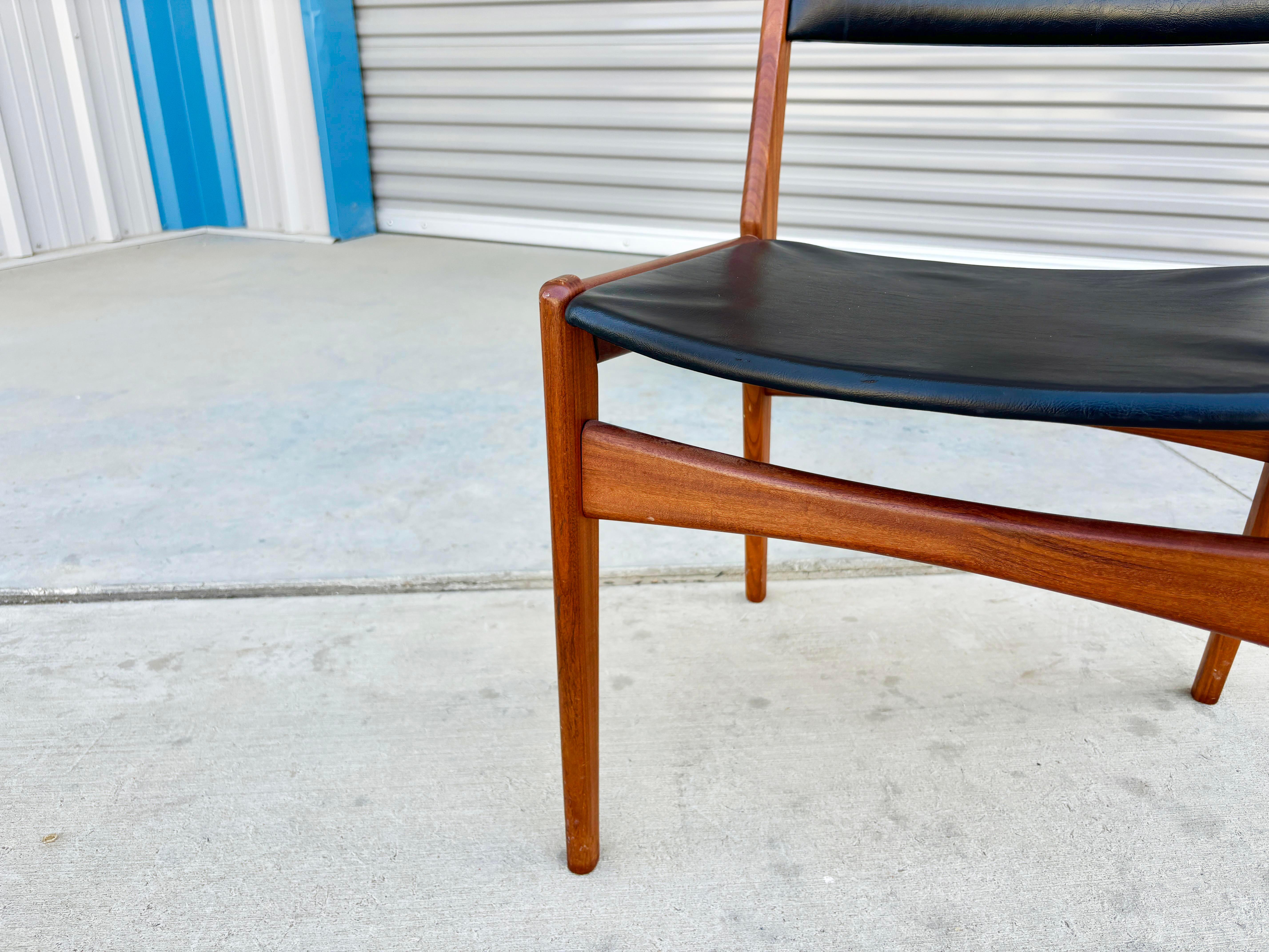 Sedie da pranzo moderne danesi in teak e vinile di Frem Rojle Frem degli anni '60 - set di 5 in vendita 4