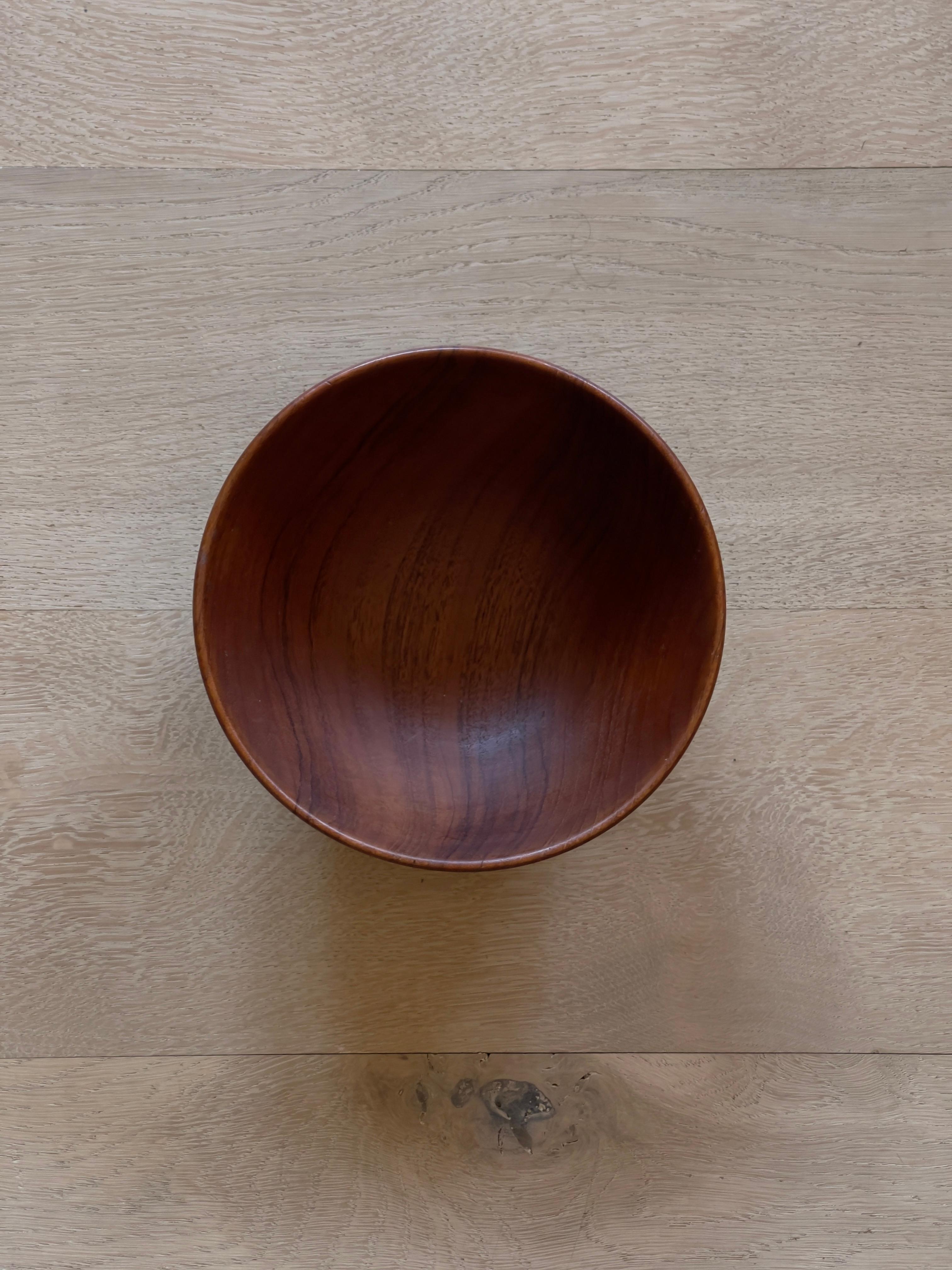 1960s Danish modern vintage teak bowl in very good condition. Beautiful woodwork and elegant shape. The bowl is signed 