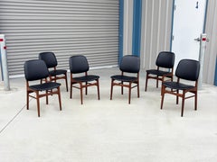 Sillas de comedor danesas modernas de los años 60 de vinilo y teca