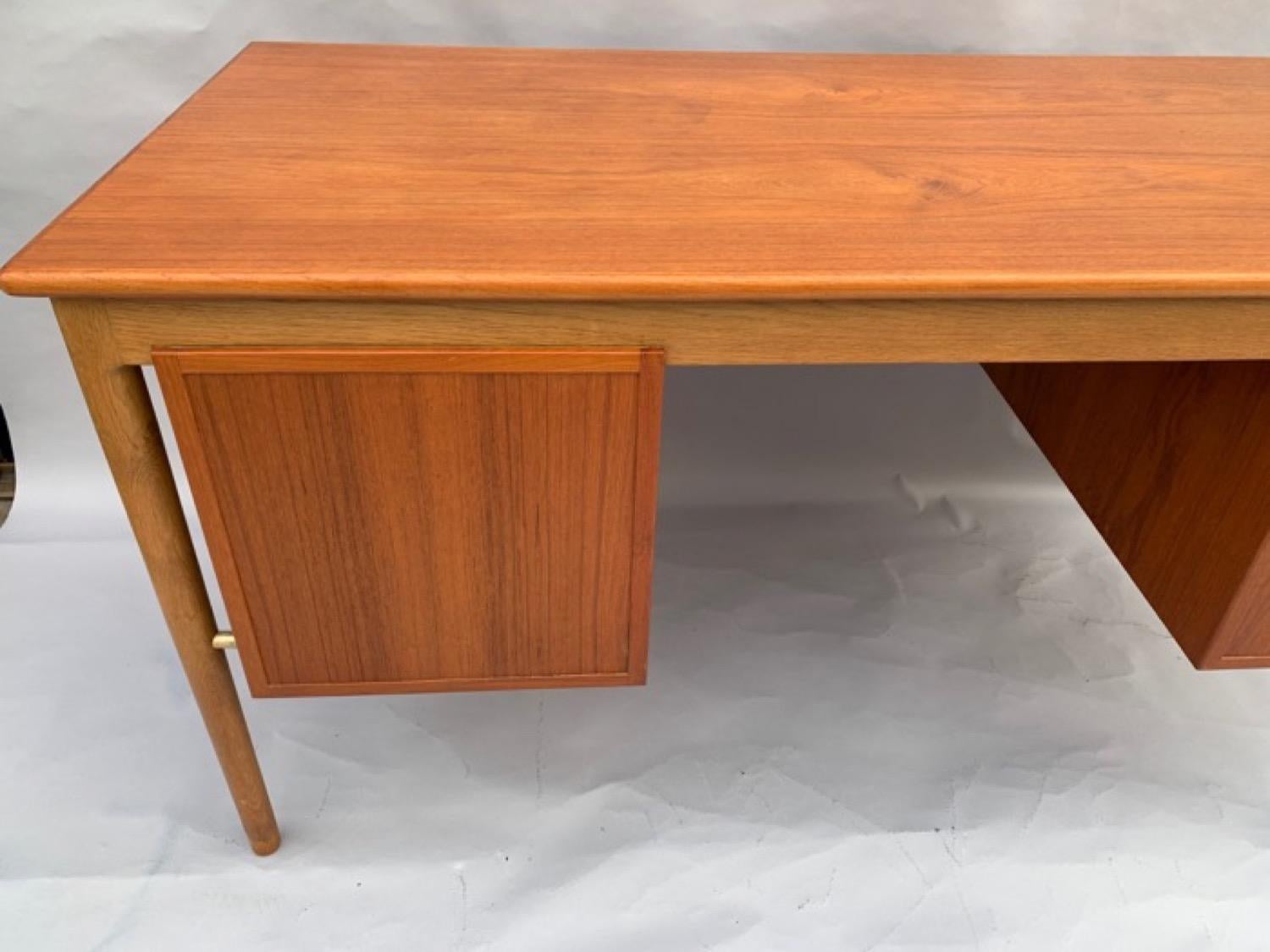 1960s Danish Oak and Teak Desk Børge Mogensen Style 6