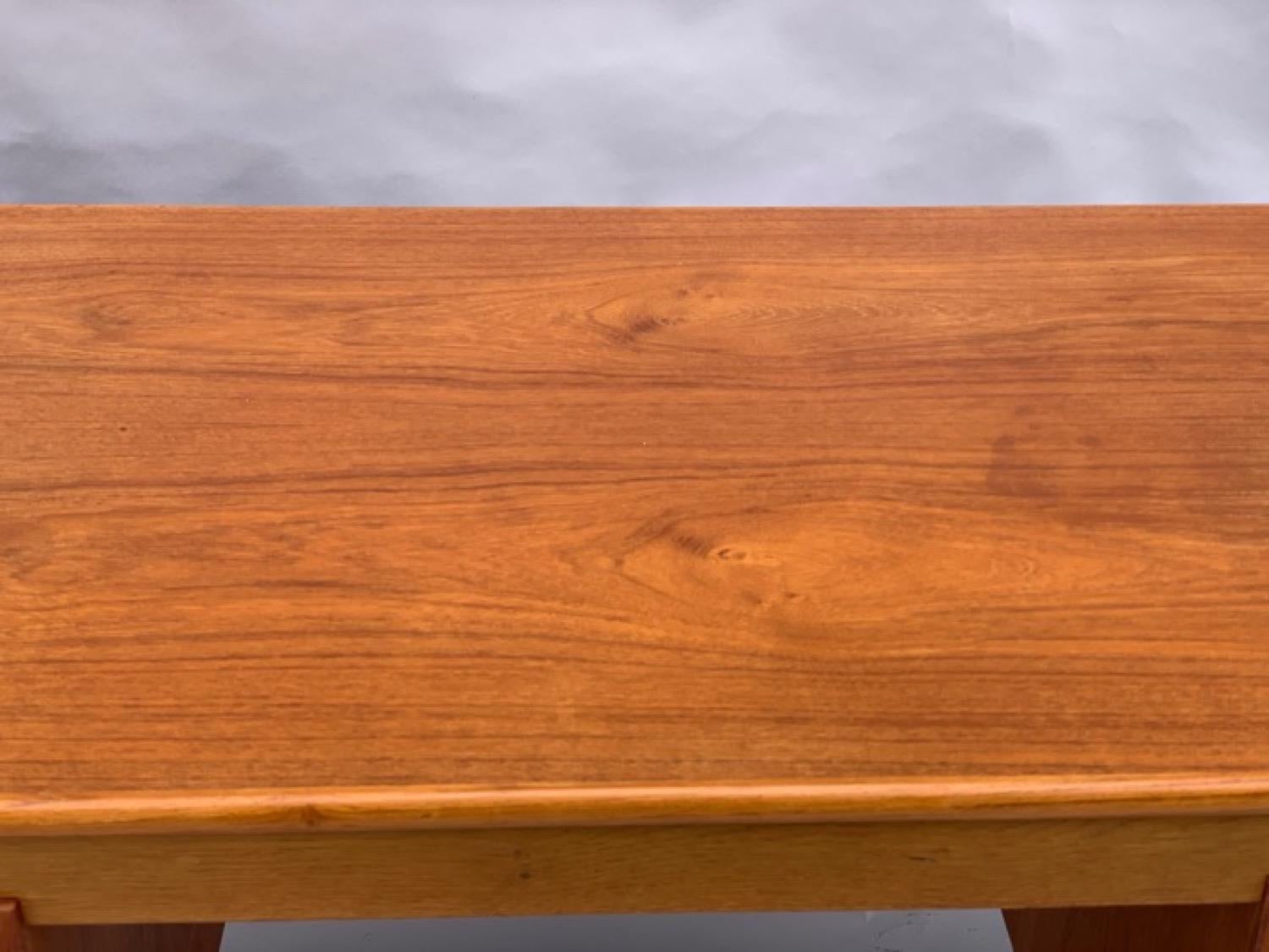 1960s Danish Oak and Teak Desk Børge Mogensen Style In Good Condition In London, GB