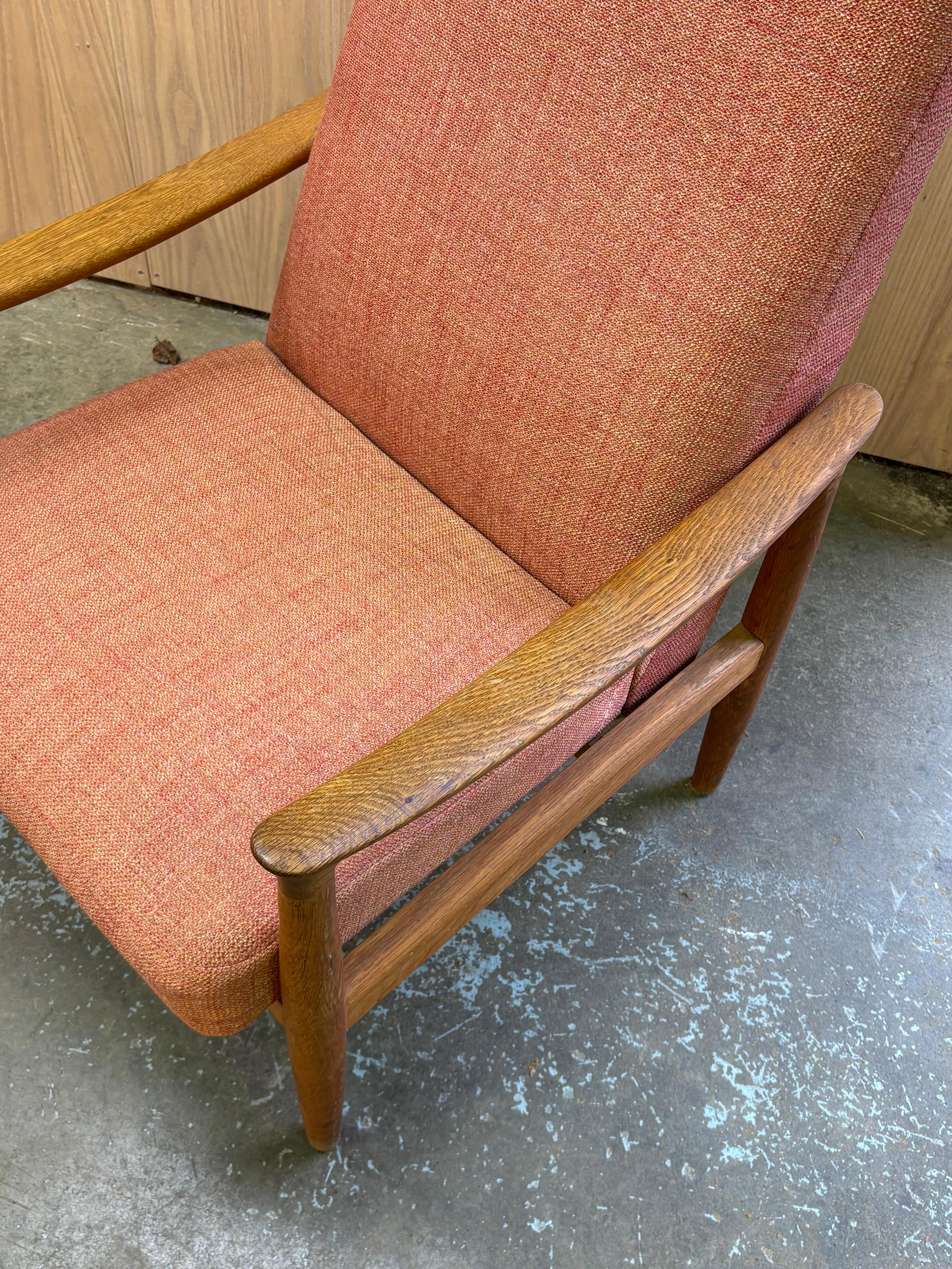 1960s Danish Oak Lounge Chair by Fritz Hansen (Moderne der Mitte des Jahrhunderts) im Angebot