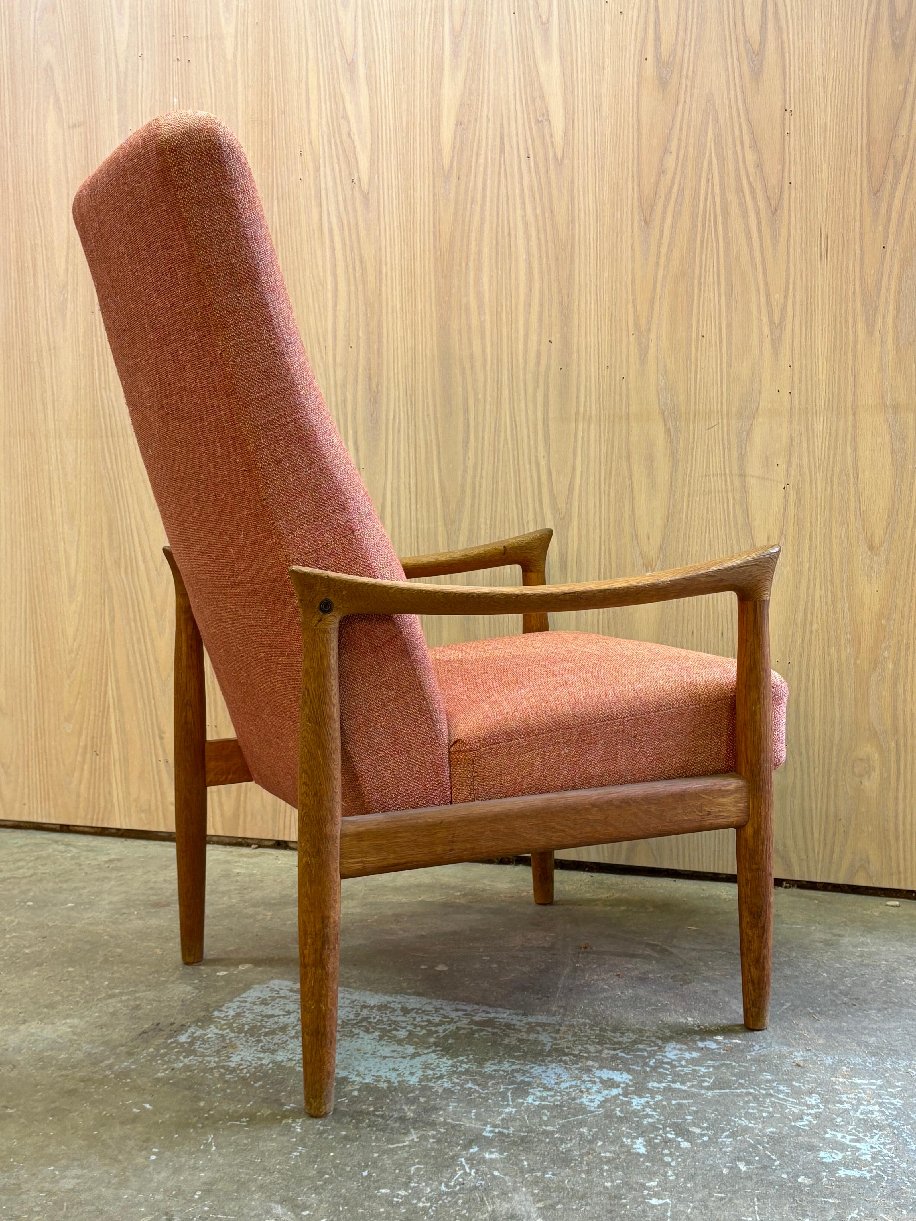 1960s Danish Oak Lounge Chair by Fritz Hansen (Eichenholz) im Angebot