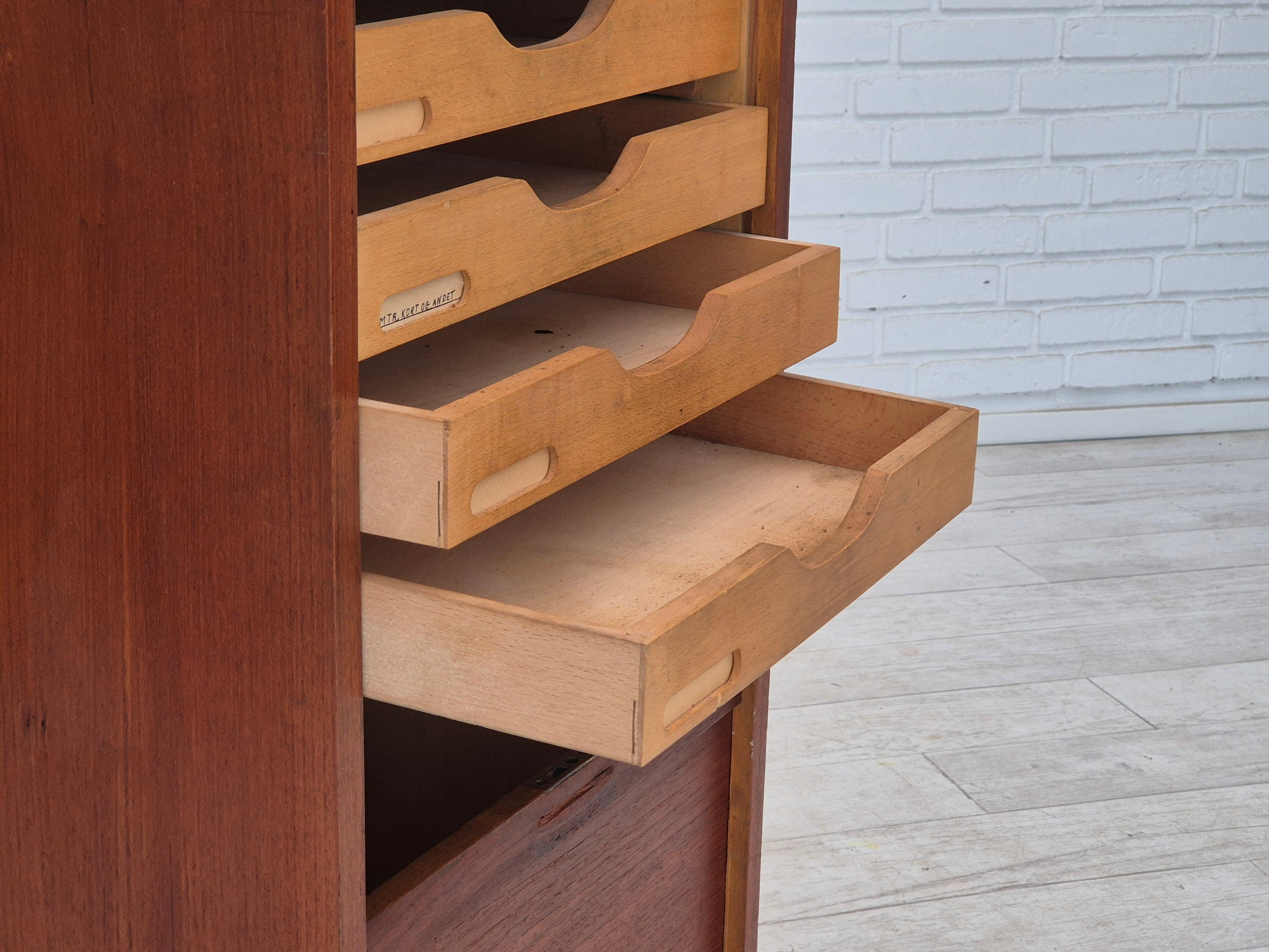 Anni '60, mobile da ufficio Wood, condizioni originali, legno di teak, porta scorrevole. in vendita 3