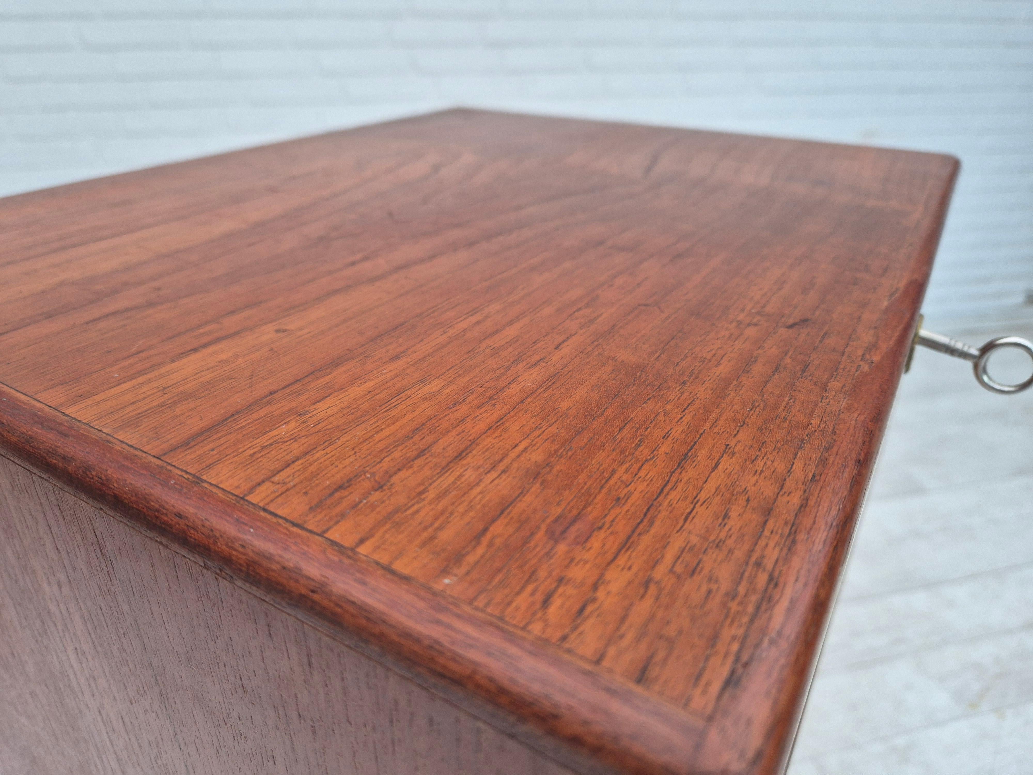 Anni '60, mobile da ufficio Wood, condizioni originali, legno di teak, porta scorrevole. in vendita 6